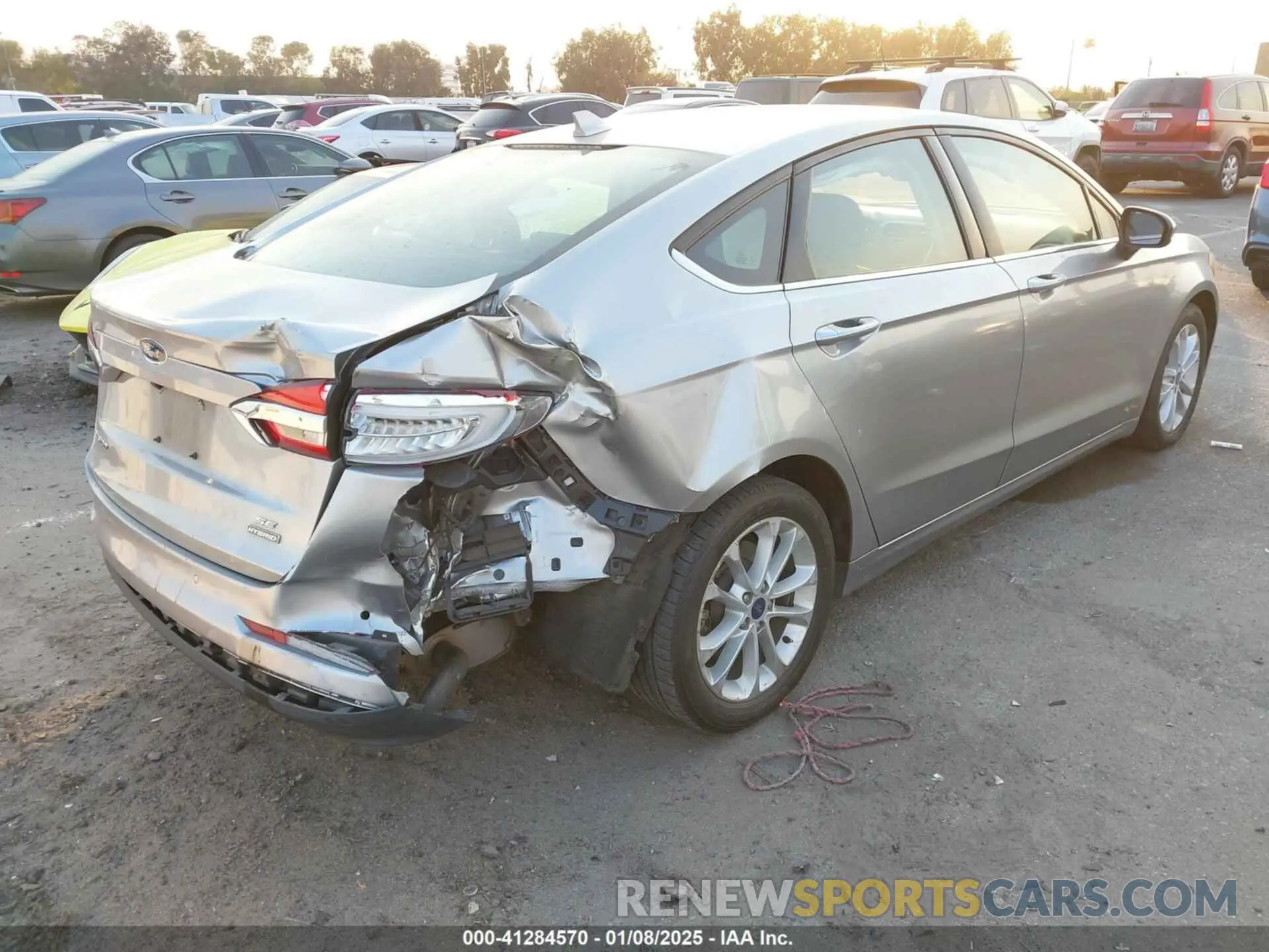 4 fotografías del automóvil dañado 3FA6P0LU6LR181281 FORD FUSION 2020