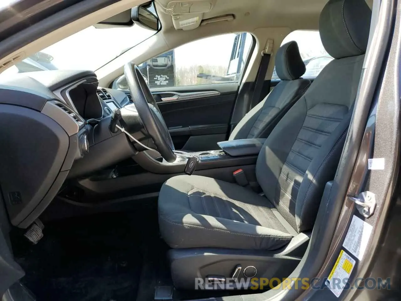 7 fotografías del automóvil dañado 3FA6P0LU8LR127609 FORD FUSION 2020