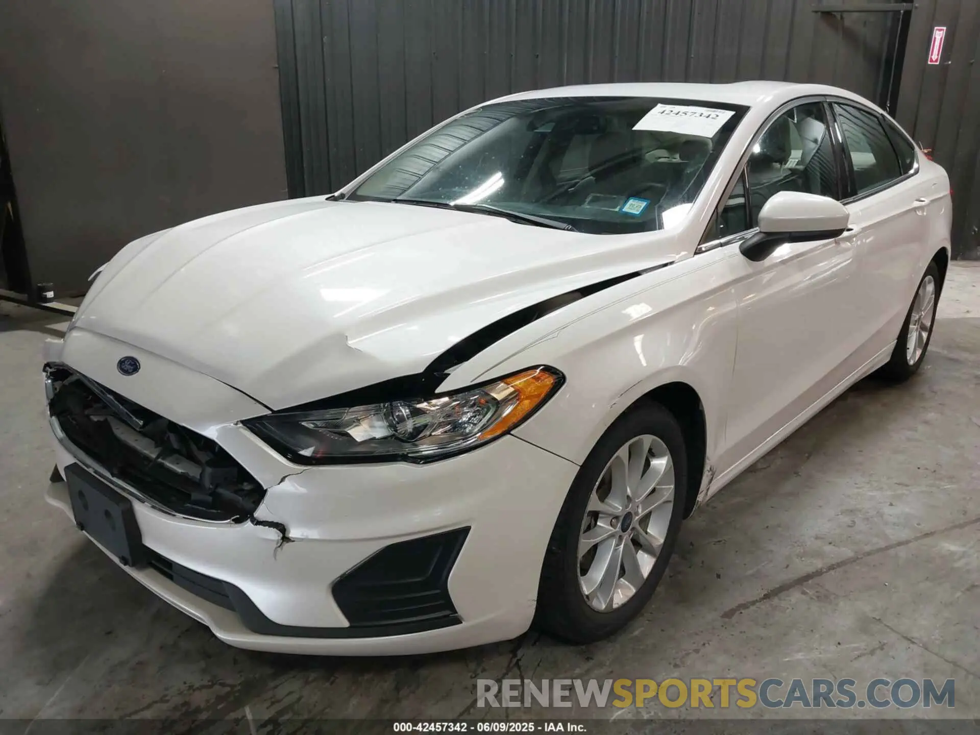 2 fotografías del automóvil dañado 3FA6P0LU8LR142370 FORD FUSION 2020