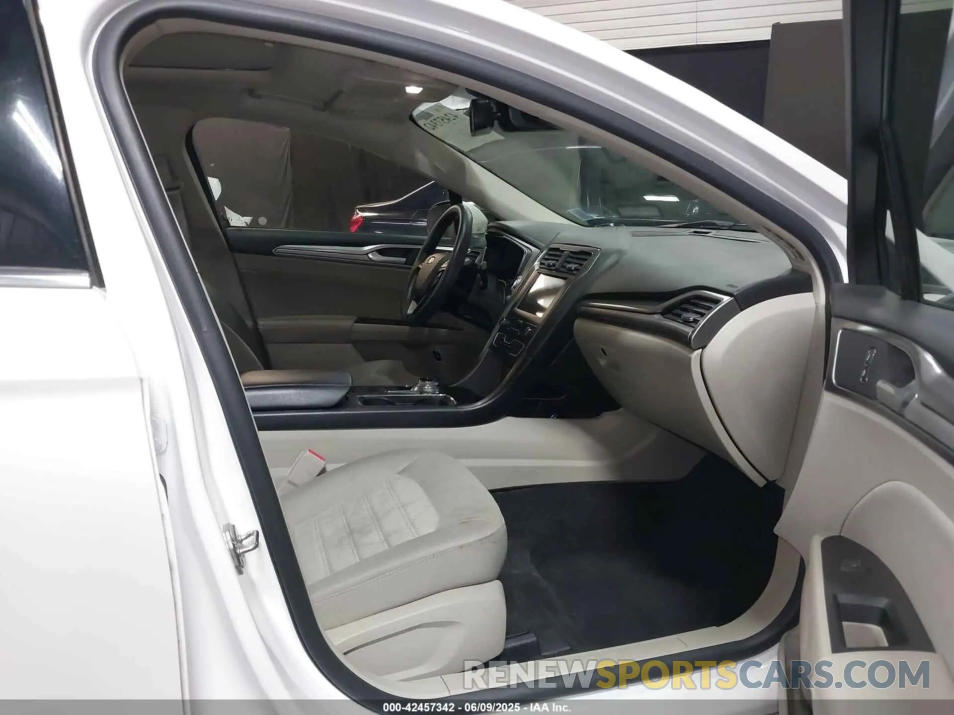 5 fotografías del automóvil dañado 3FA6P0LU8LR142370 FORD FUSION 2020