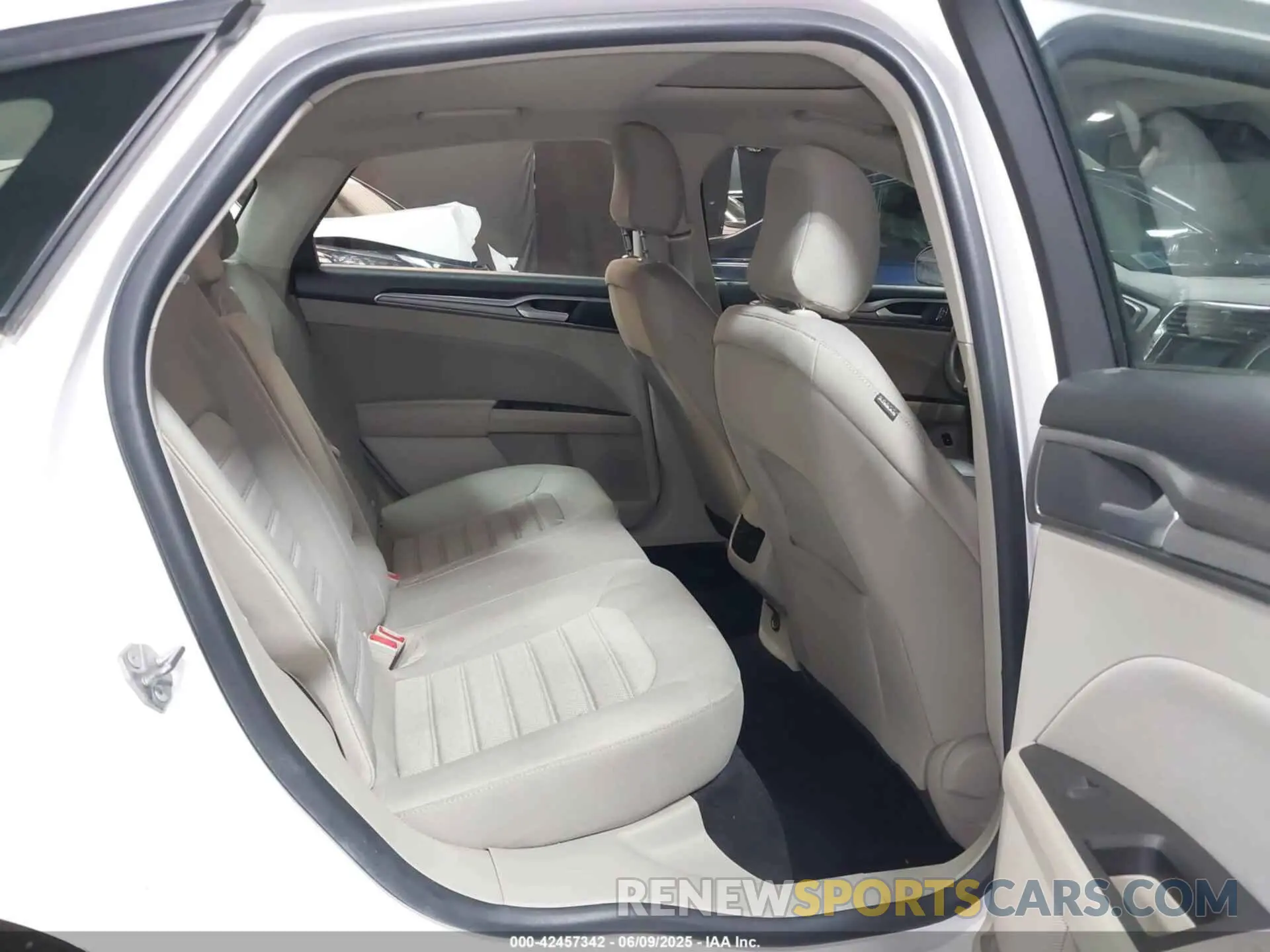 8 fotografías del automóvil dañado 3FA6P0LU8LR142370 FORD FUSION 2020