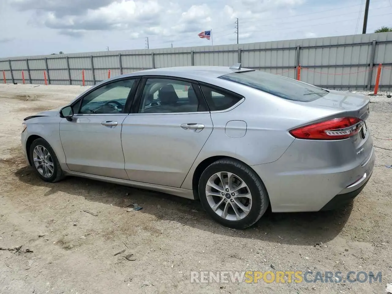 2 fotografías del automóvil dañado 3FA6P0LU8LR142692 FORD FUSION 2020