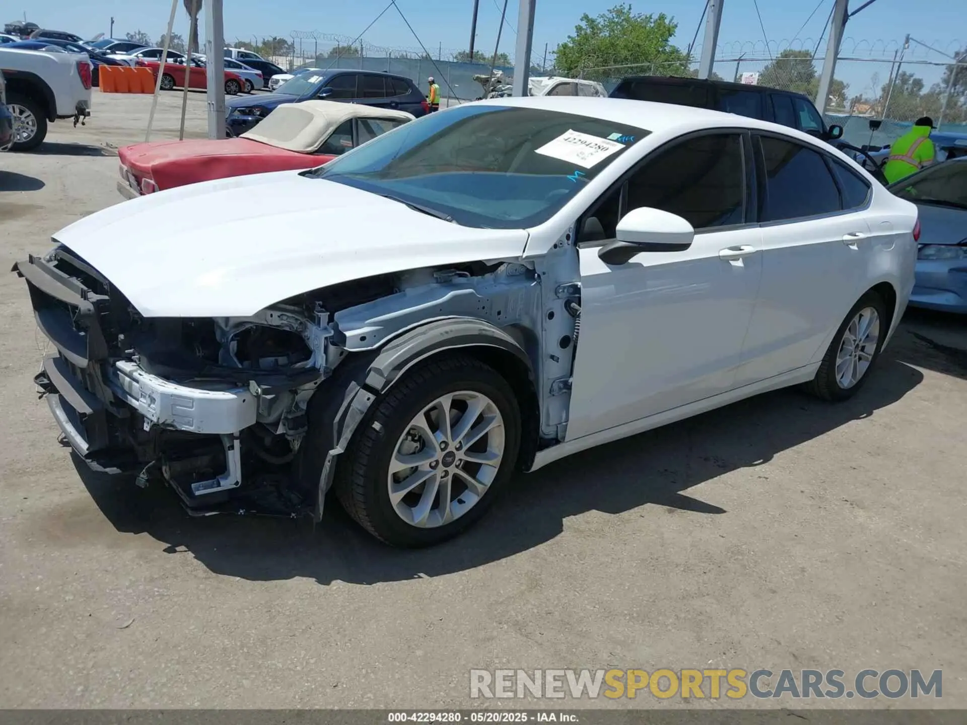 2 fotografías del automóvil dañado 3FA6P0LUXLR253227 FORD FUSION 2020