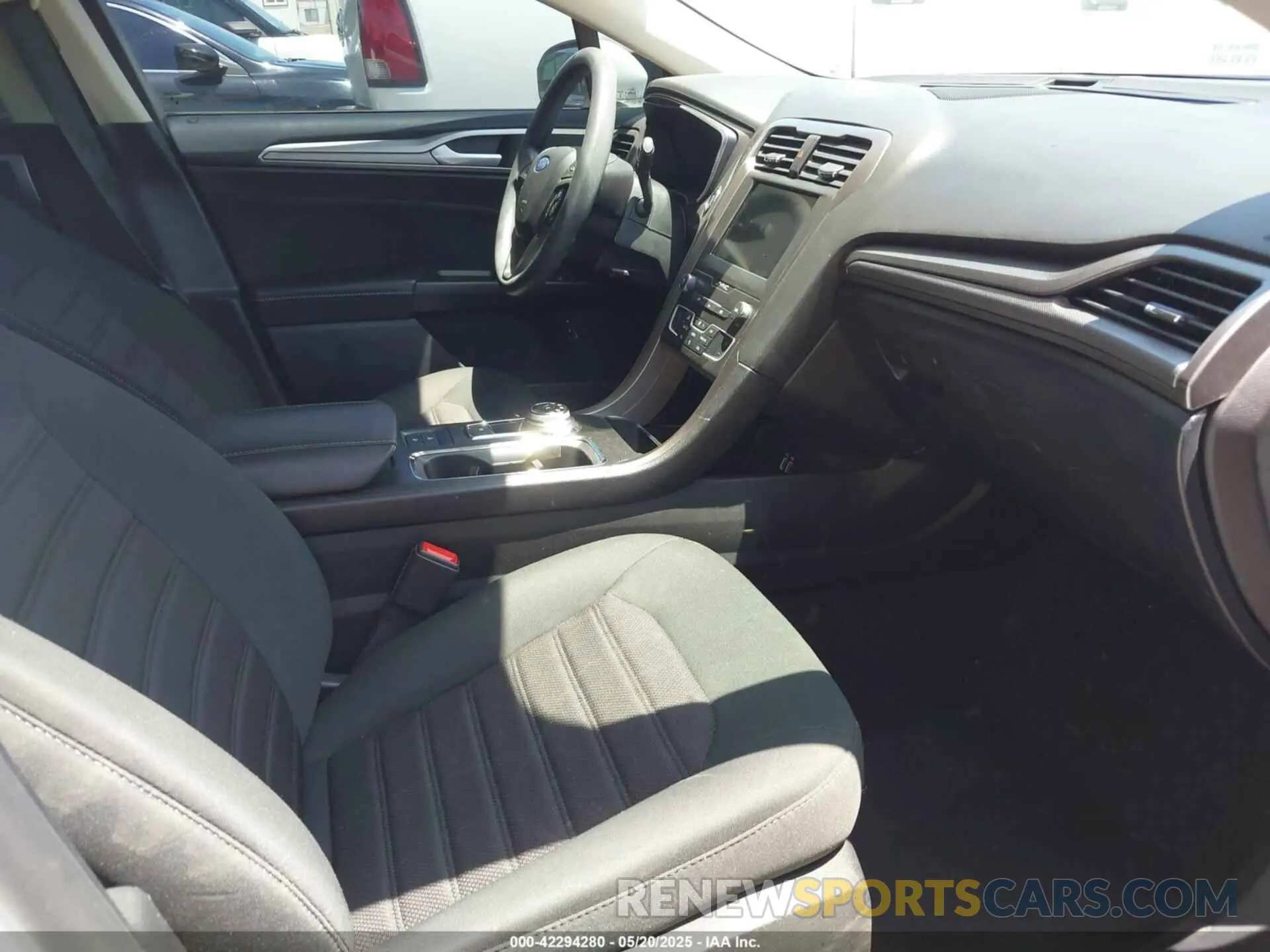 5 fotografías del automóvil dañado 3FA6P0LUXLR253227 FORD FUSION 2020