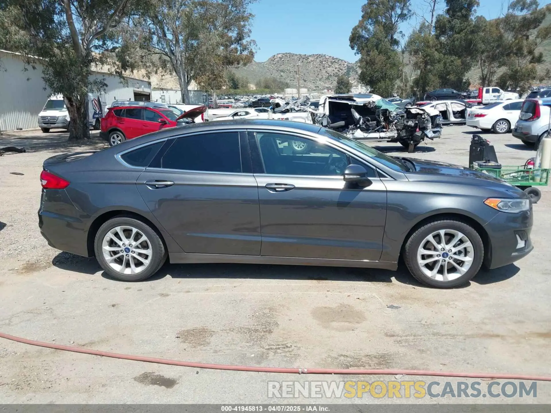 13 fotografías del automóvil dañado 3FA6P0SU0KR216218 FORD FUSION ENERGI 2019