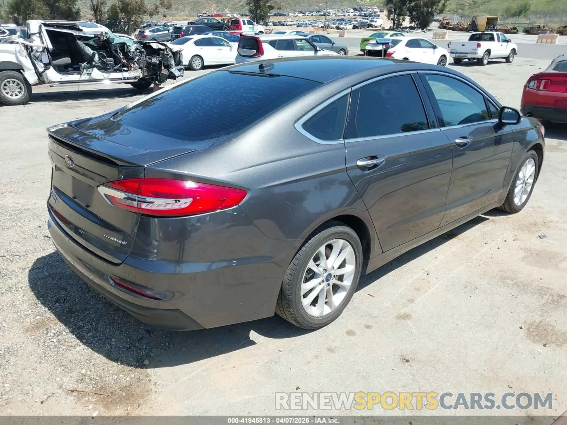 4 fotografías del automóvil dañado 3FA6P0SU0KR216218 FORD FUSION ENERGI 2019