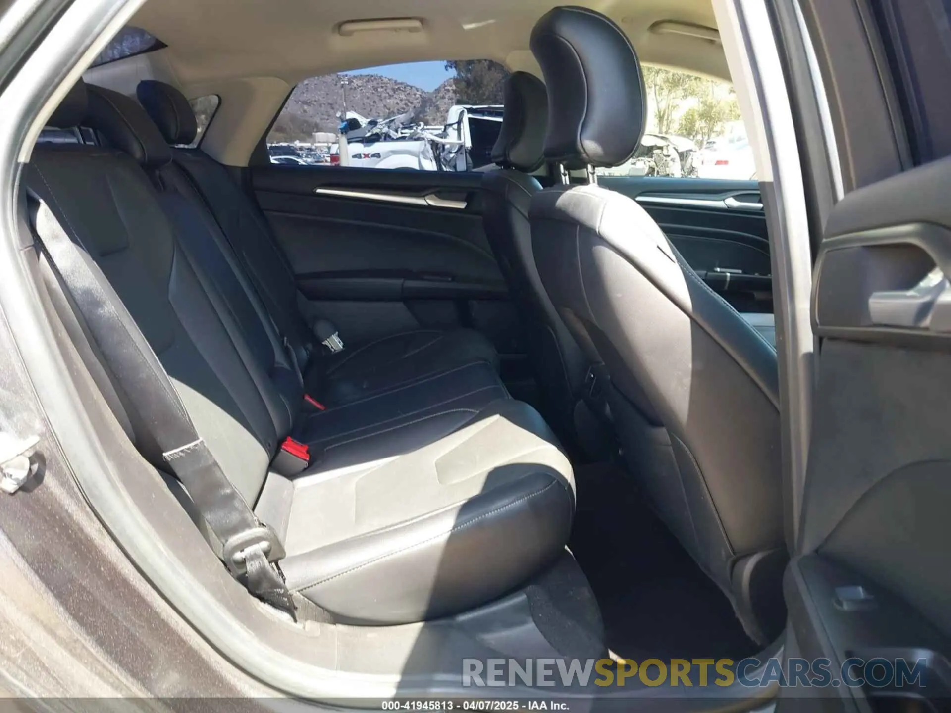 8 fotografías del automóvil dañado 3FA6P0SU0KR216218 FORD FUSION ENERGI 2019