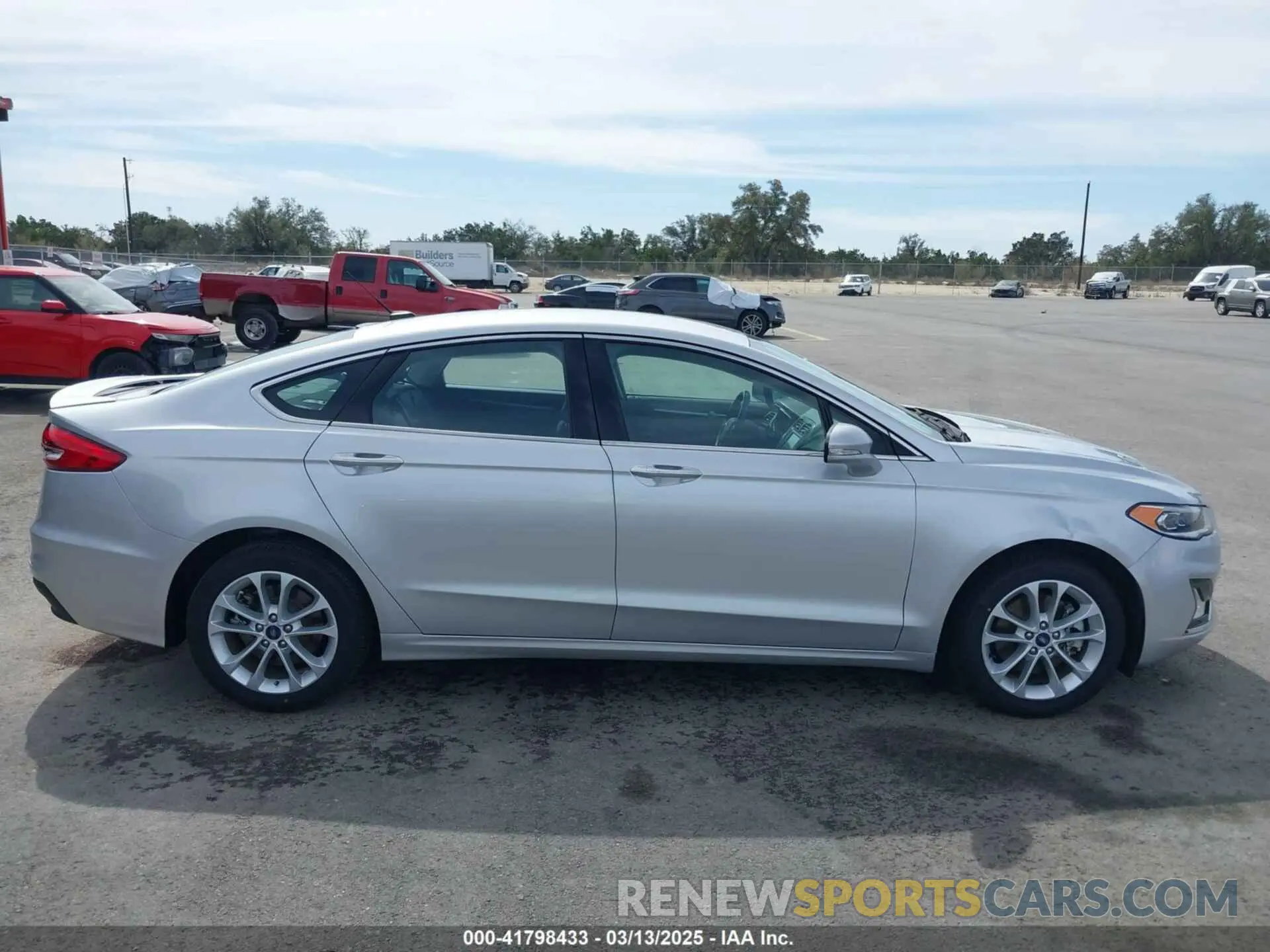 13 fotografías del automóvil dañado 3FA6P0SU5KR228638 FORD FUSION ENERGI 2019