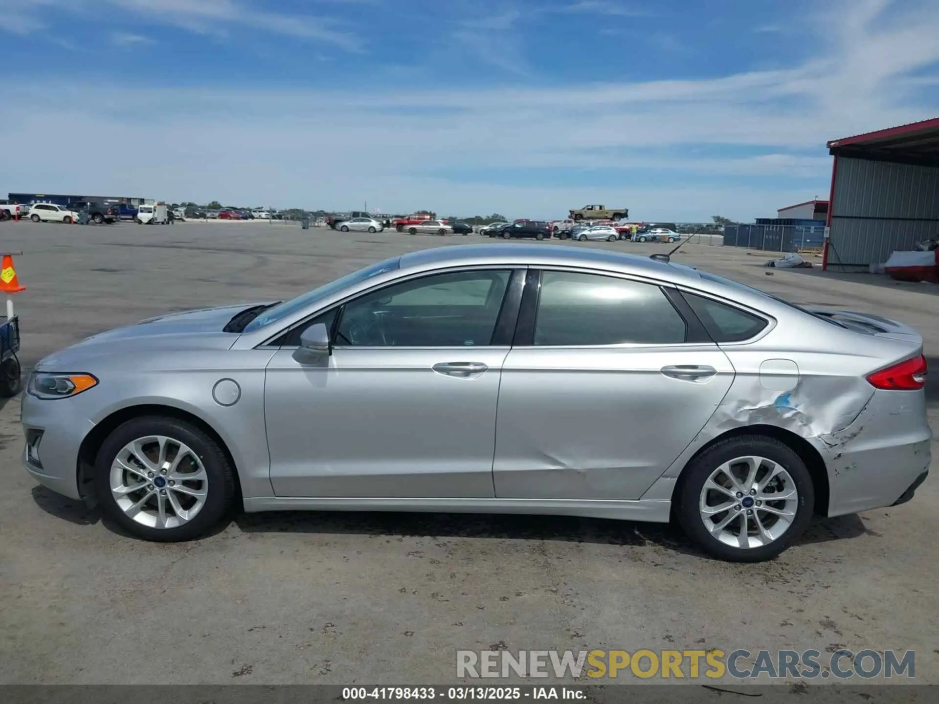 14 fotografías del automóvil dañado 3FA6P0SU5KR228638 FORD FUSION ENERGI 2019