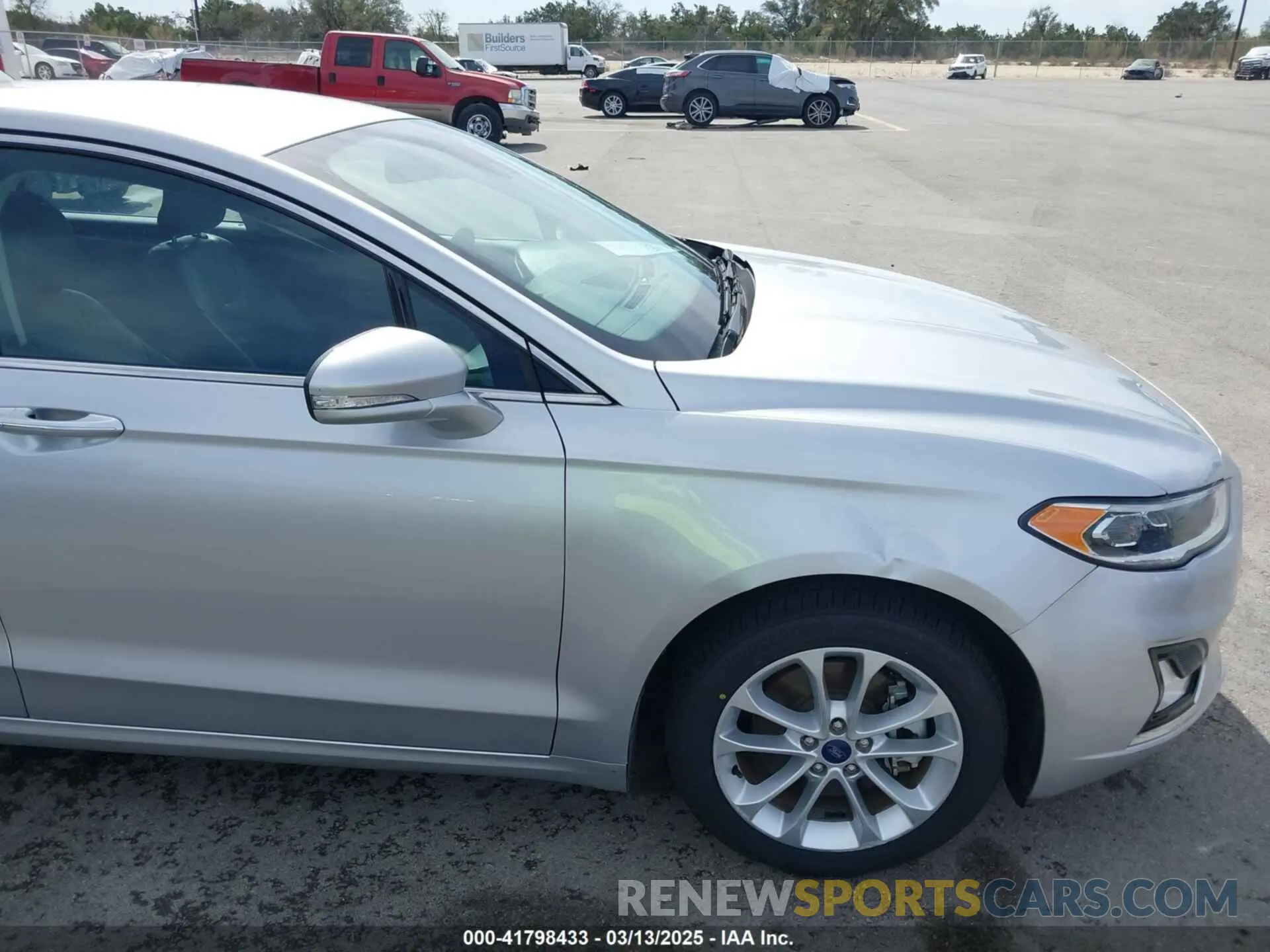 17 fotografías del automóvil dañado 3FA6P0SU5KR228638 FORD FUSION ENERGI 2019