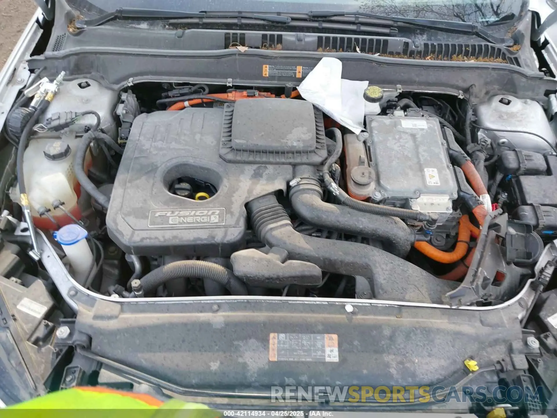 10 fotografías del automóvil dañado 3FA6P0SU8KR212370 FORD FUSION ENERGI 2019