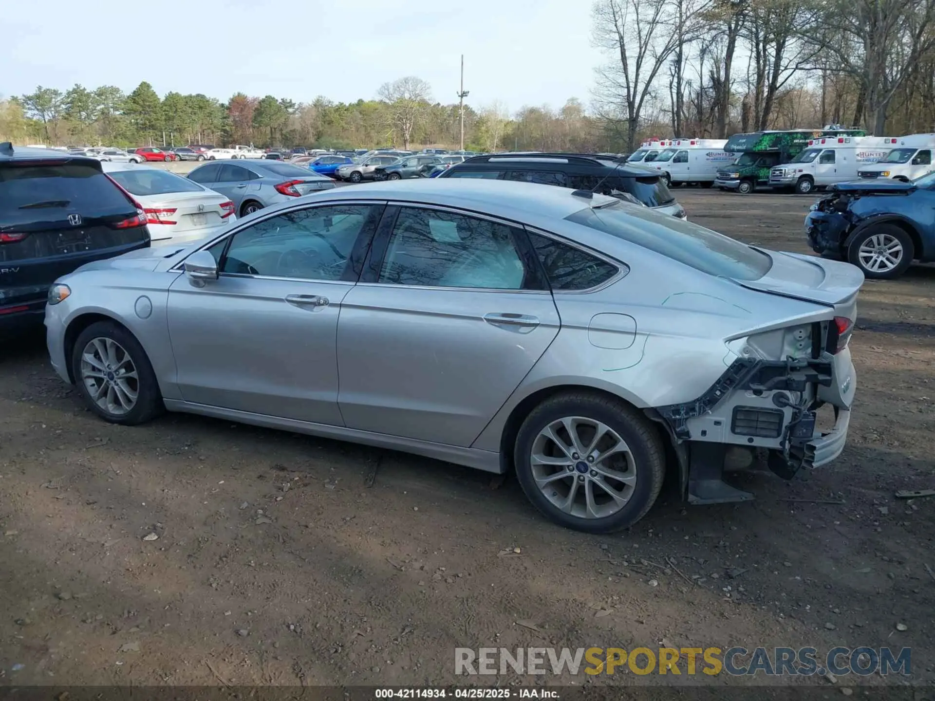 14 fotografías del automóvil dañado 3FA6P0SU8KR212370 FORD FUSION ENERGI 2019