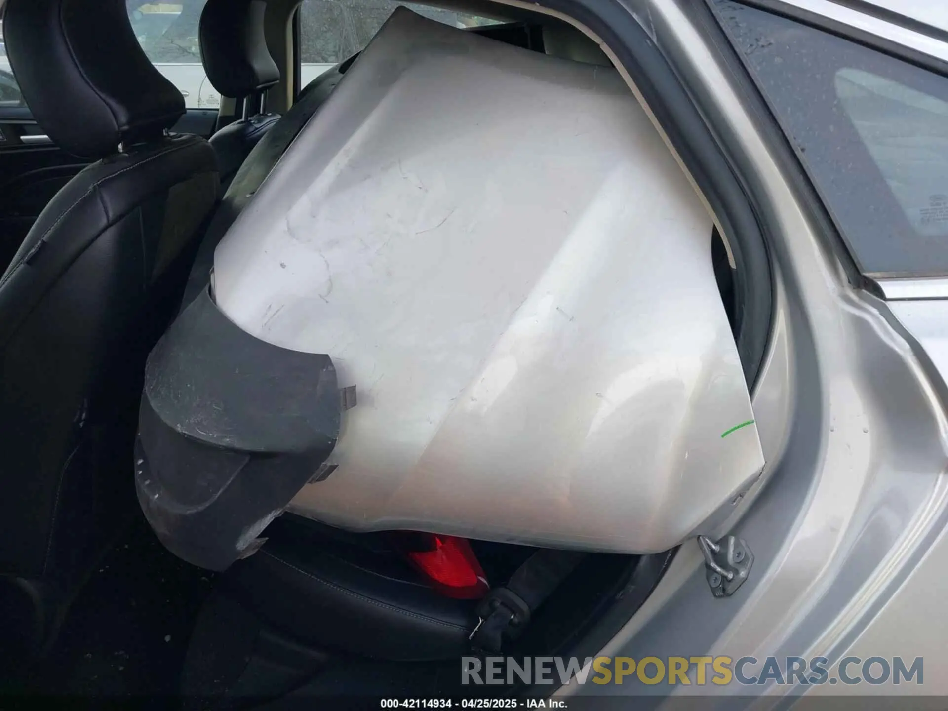 8 fotografías del automóvil dañado 3FA6P0SU8KR212370 FORD FUSION ENERGI 2019