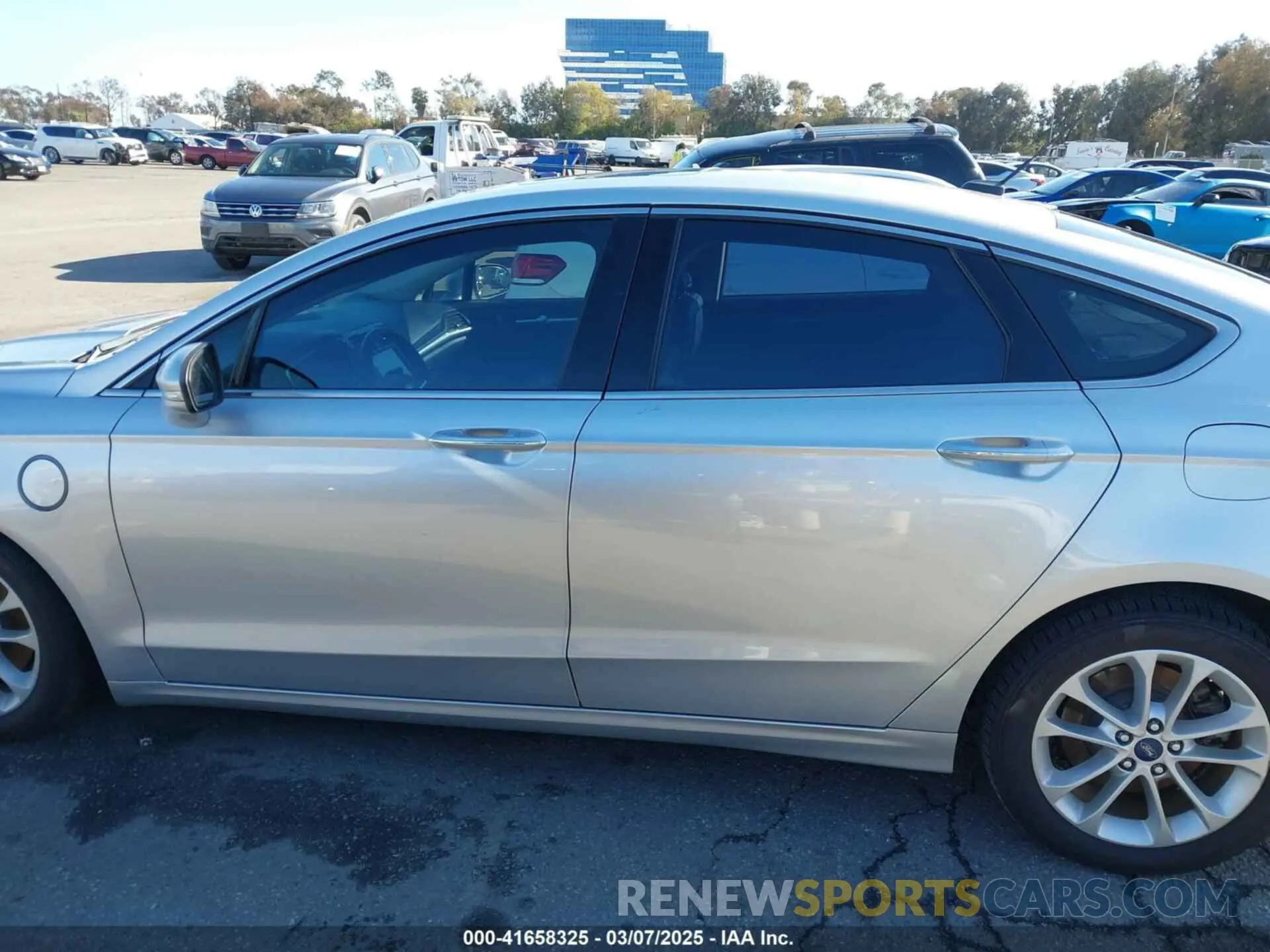 14 fotografías del automóvil dañado 3FA6P0SU8KR216158 FORD FUSION ENERGI 2019