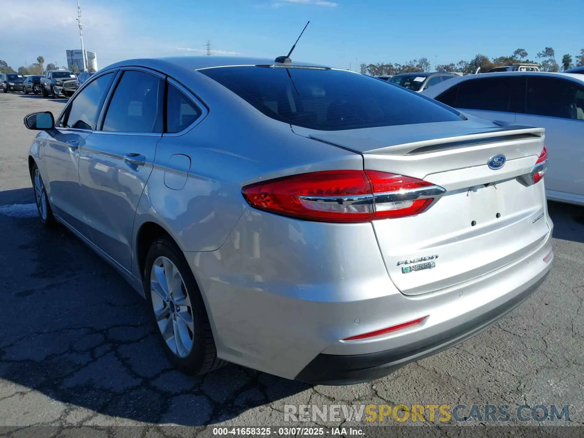 3 fotografías del automóvil dañado 3FA6P0SU8KR216158 FORD FUSION ENERGI 2019
