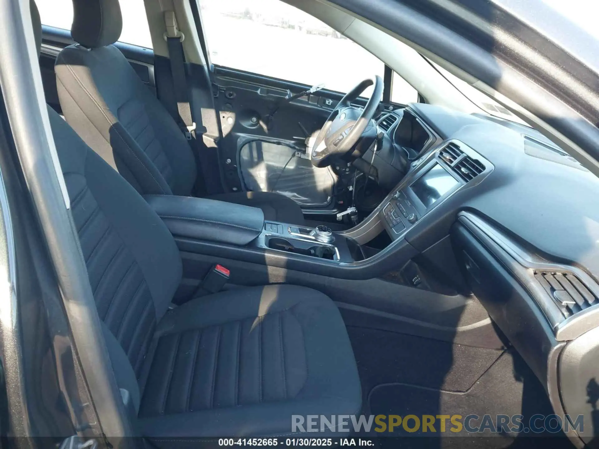 5 fotografías del automóvil dañado 3FA6P0LU0KR101214 FORD FUSION HYBRID 2019