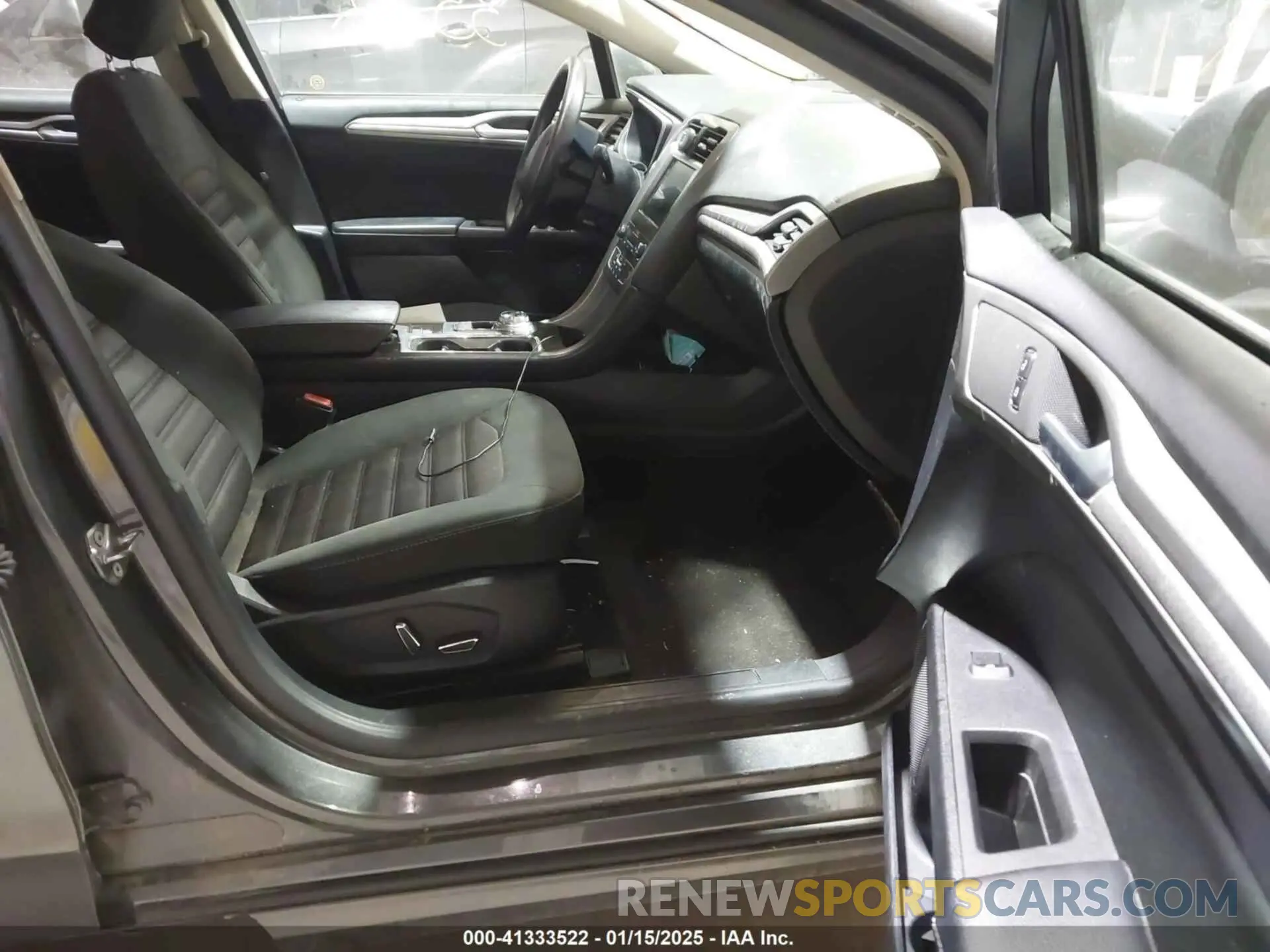 5 fotografías del automóvil dañado 3FA6P0LU0KR129336 FORD FUSION HYBRID 2019