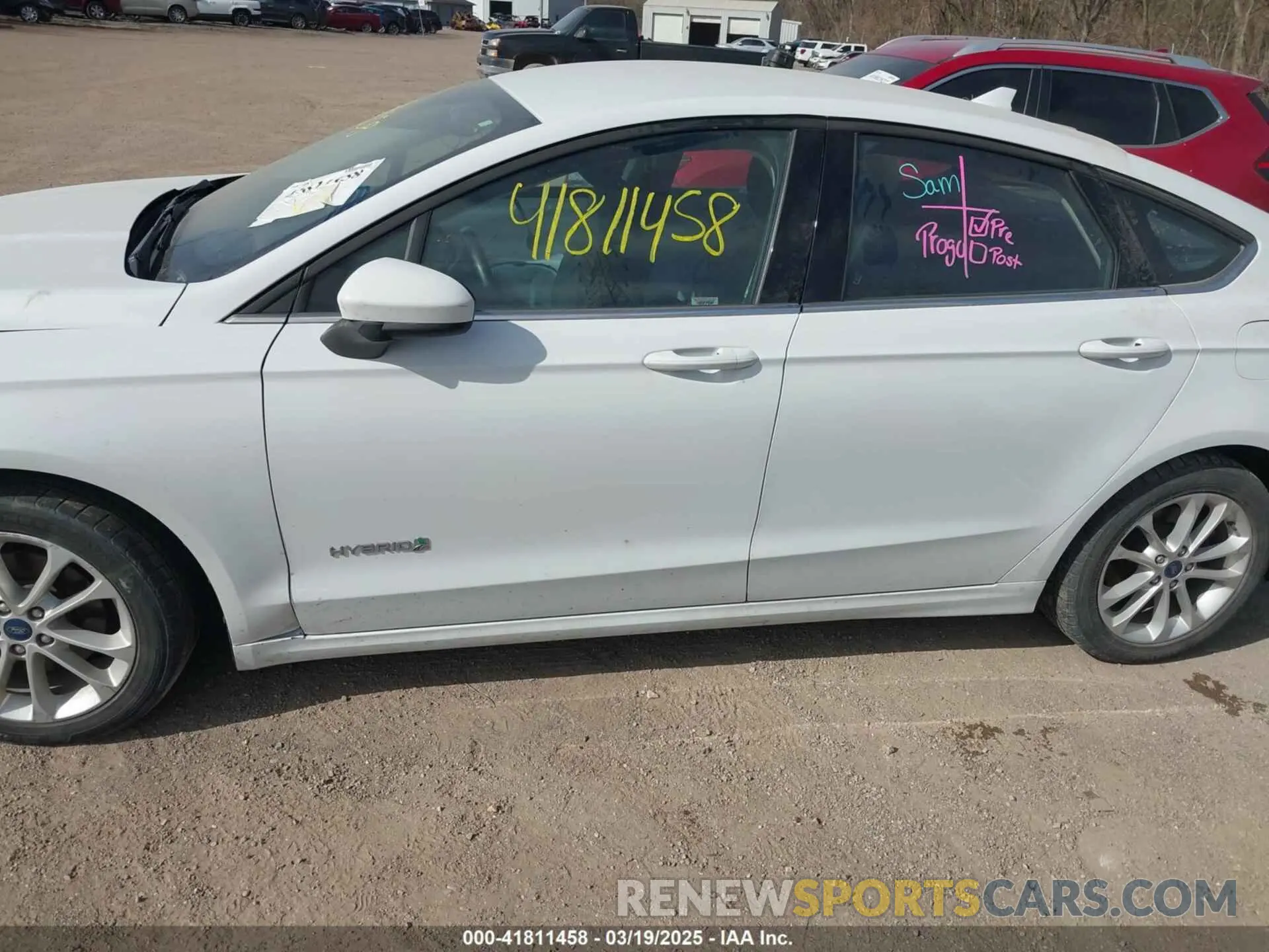 14 fotografías del automóvil dañado 3FA6P0LU0KR164670 FORD FUSION HYBRID 2019
