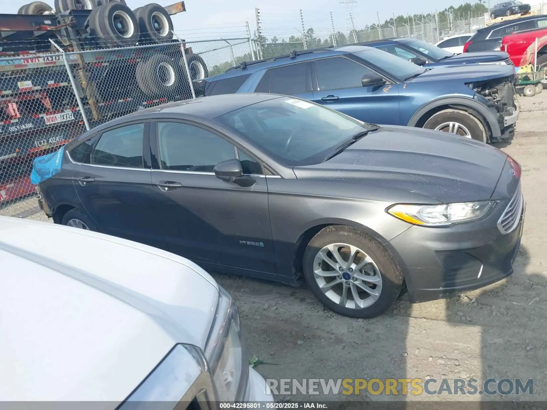 13 fotografías del automóvil dañado 3FA6P0LU0KR240422 FORD FUSION HYBRID 2019