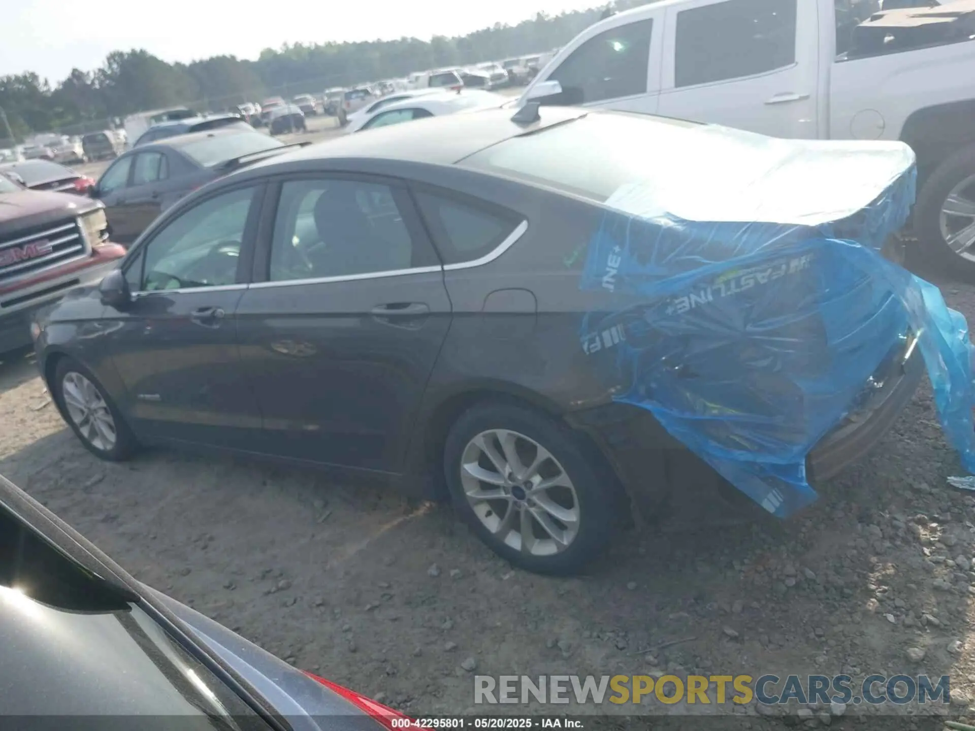 14 fotografías del automóvil dañado 3FA6P0LU0KR240422 FORD FUSION HYBRID 2019