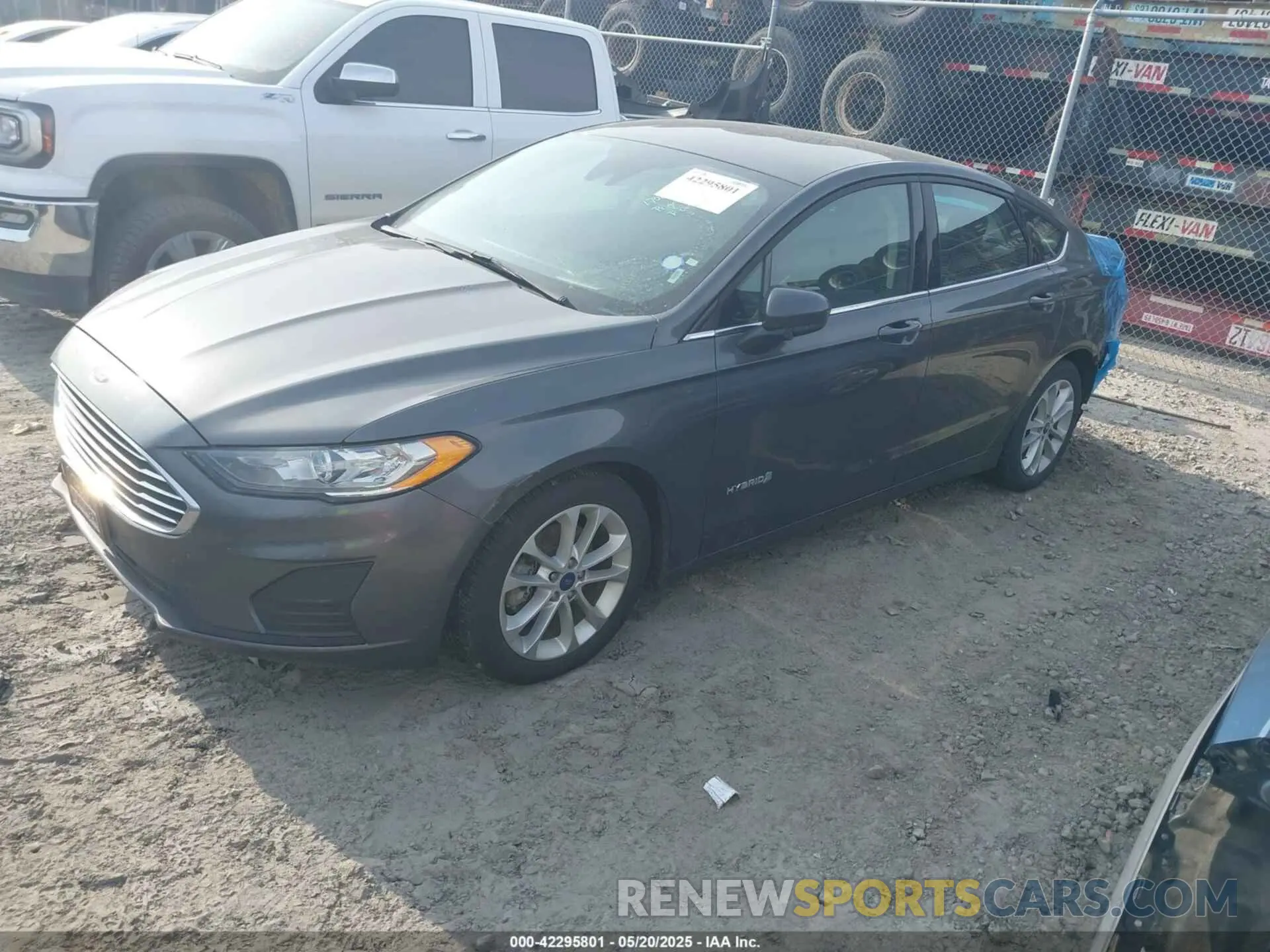 2 fotografías del automóvil dañado 3FA6P0LU0KR240422 FORD FUSION HYBRID 2019