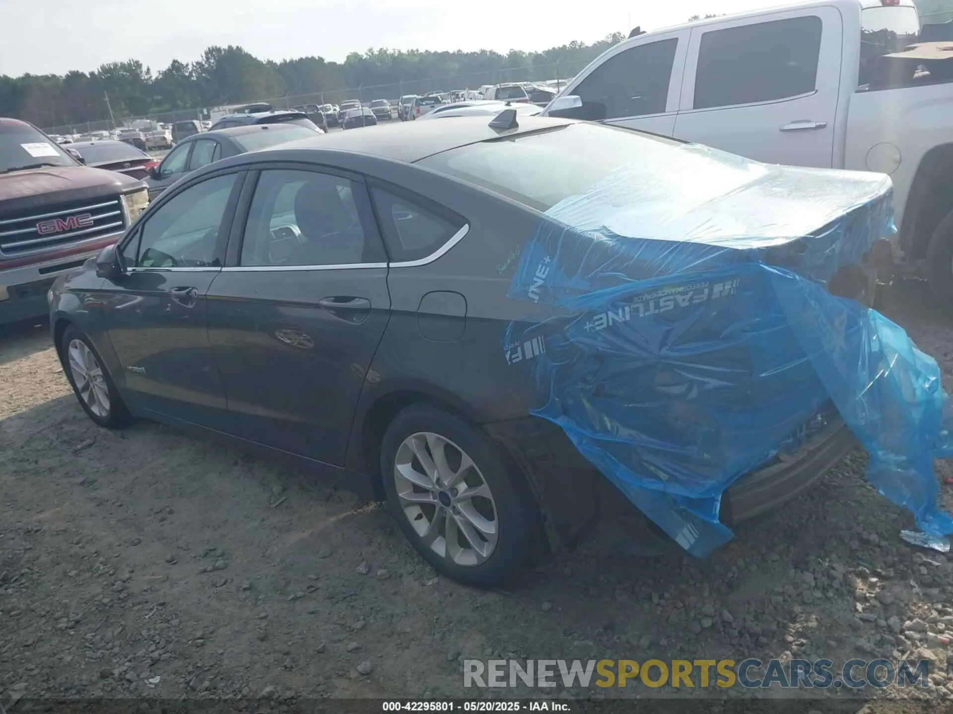 3 fotografías del automóvil dañado 3FA6P0LU0KR240422 FORD FUSION HYBRID 2019