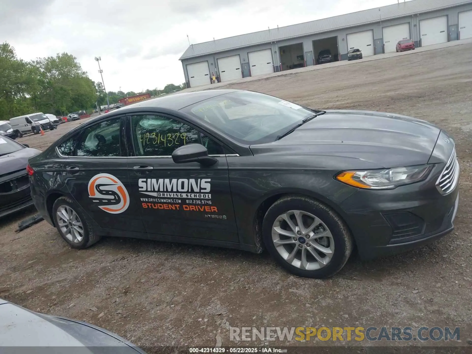 14 fotografías del automóvil dañado 3FA6P0LU1KR154794 FORD FUSION HYBRID 2019