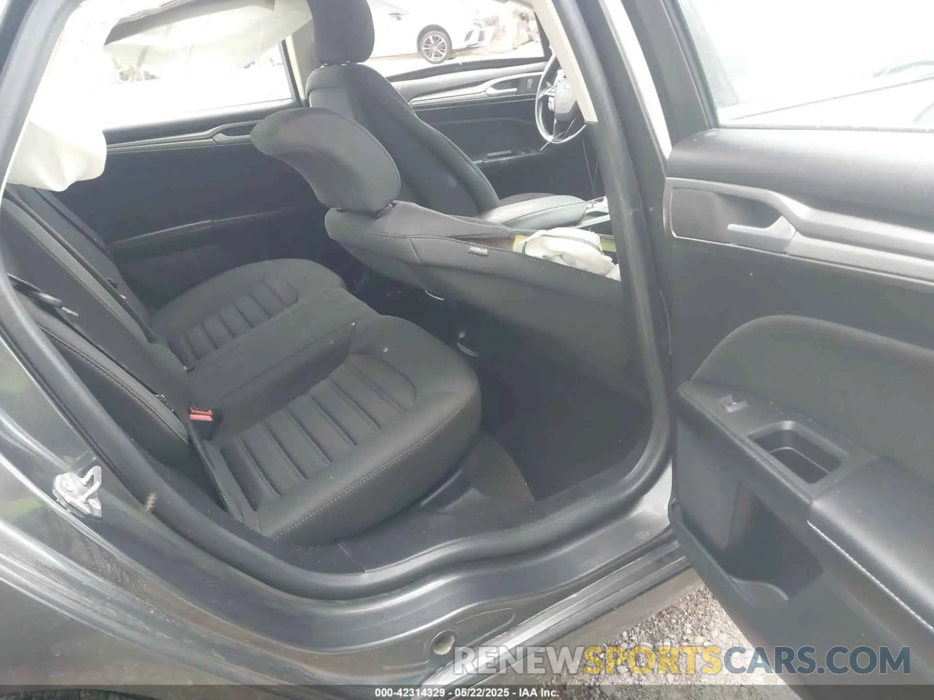8 fotografías del automóvil dañado 3FA6P0LU1KR154794 FORD FUSION HYBRID 2019