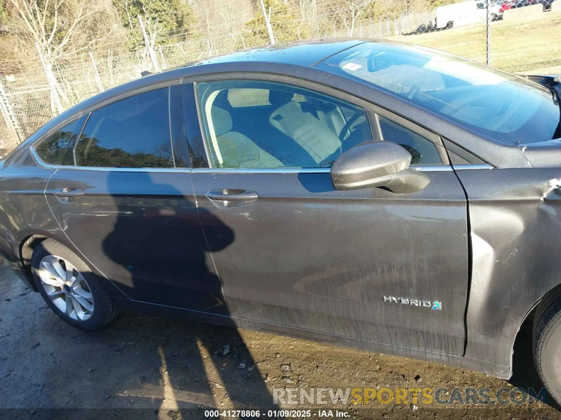 13 fotografías del automóvil dañado 3FA6P0LU2KR119830 FORD FUSION HYBRID 2019