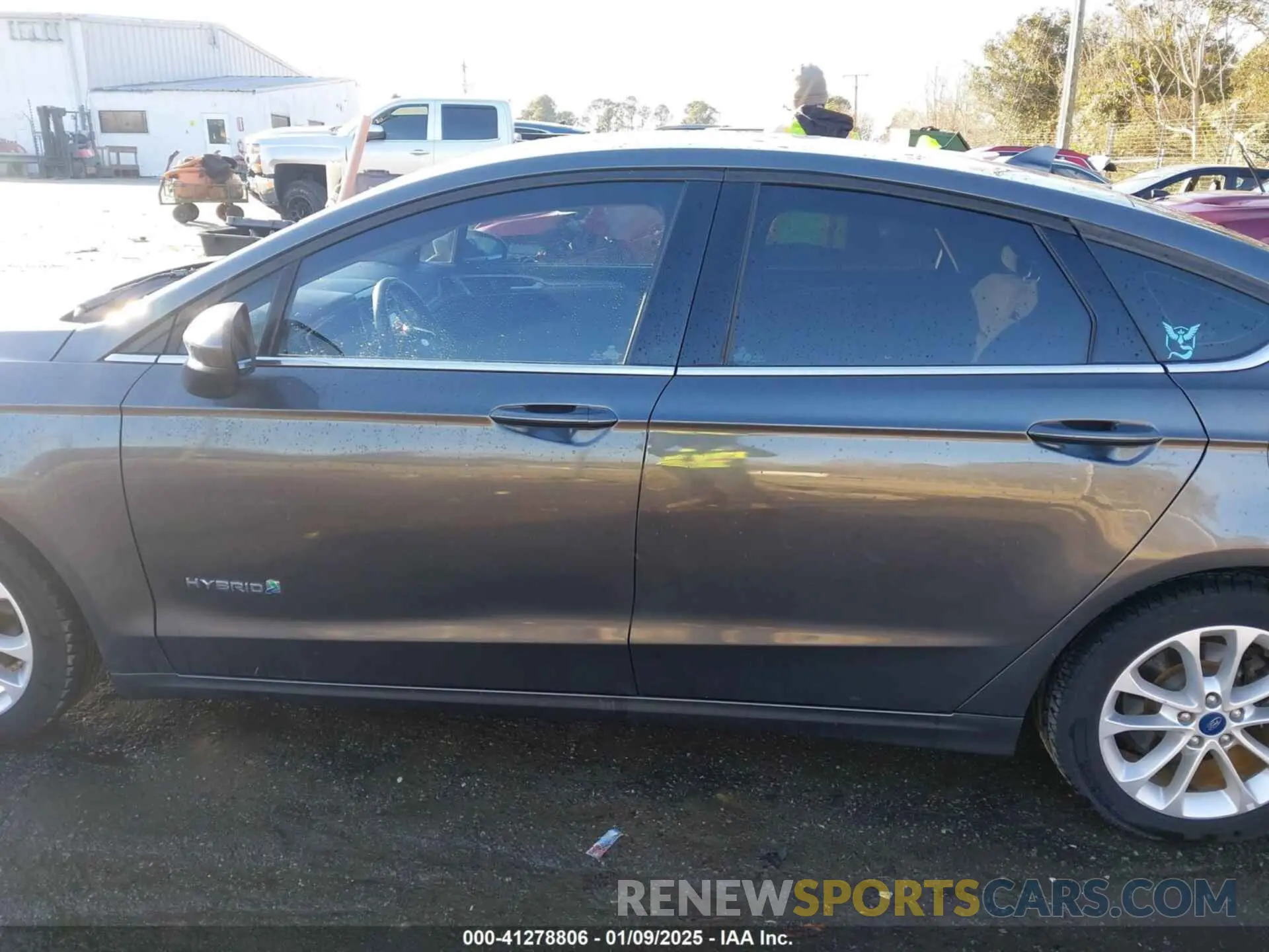 14 fotografías del automóvil dañado 3FA6P0LU2KR119830 FORD FUSION HYBRID 2019