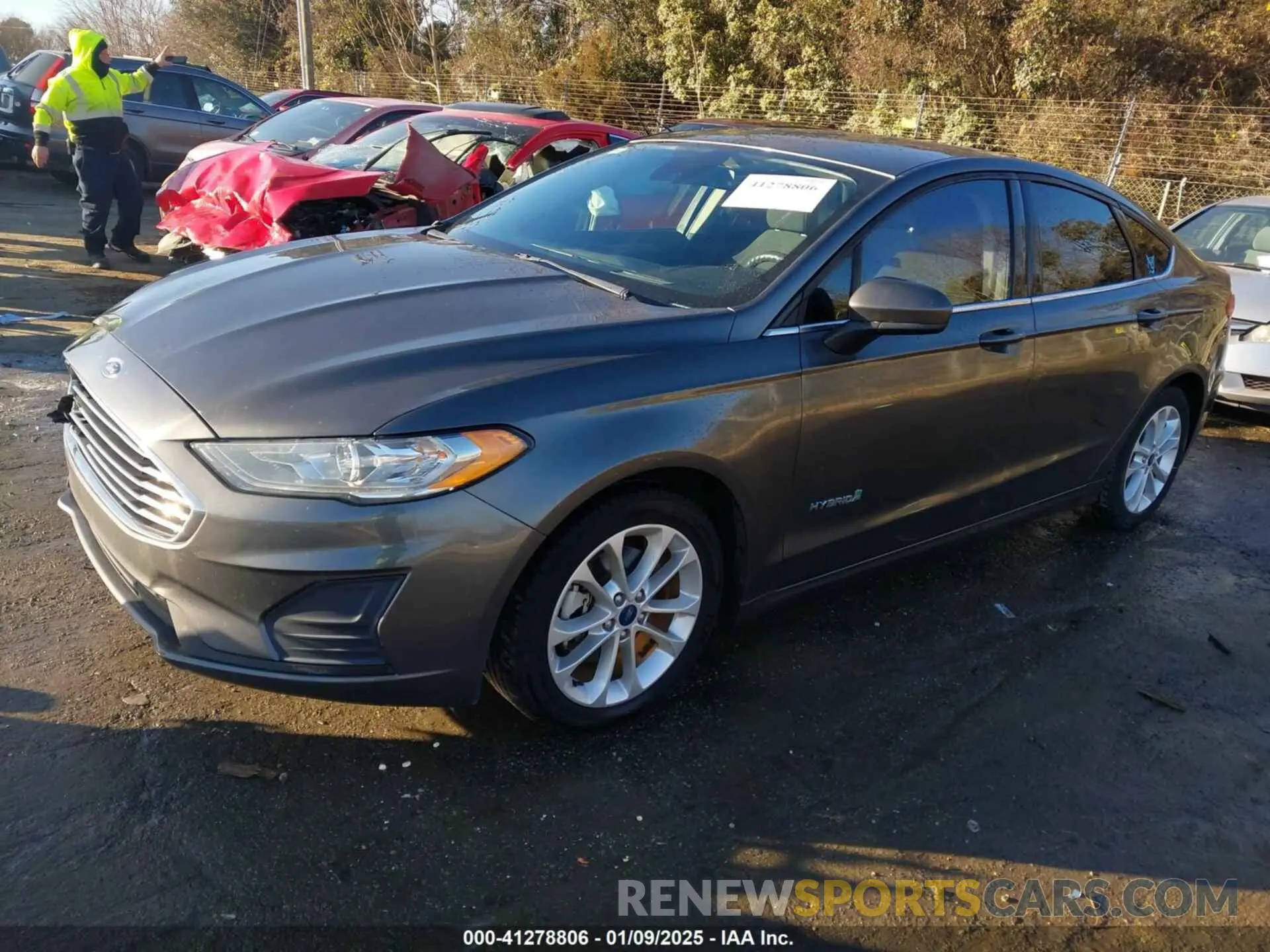 2 fotografías del automóvil dañado 3FA6P0LU2KR119830 FORD FUSION HYBRID 2019