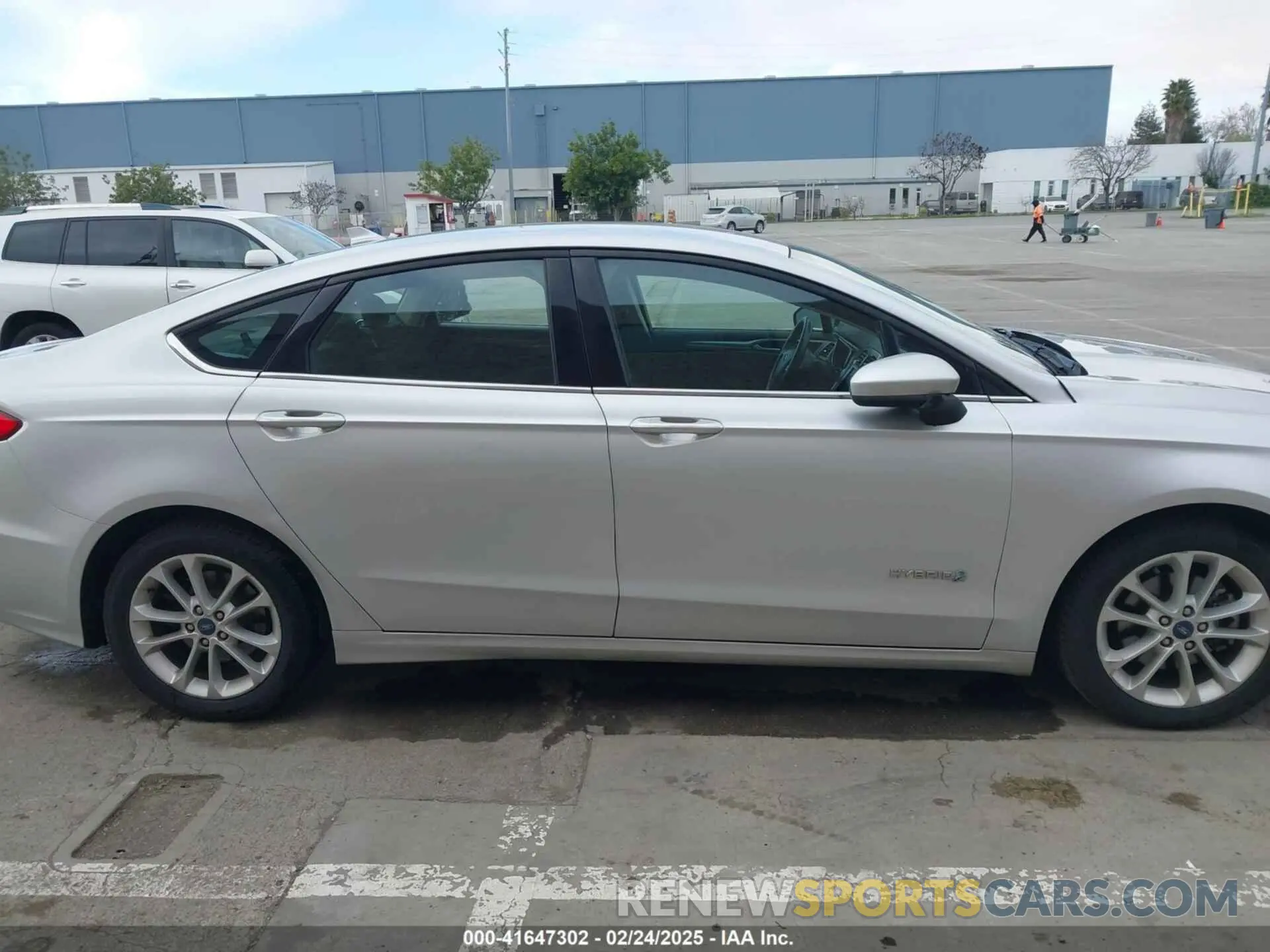 14 fotografías del automóvil dañado 3FA6P0LU2KR200083 FORD FUSION HYBRID 2019