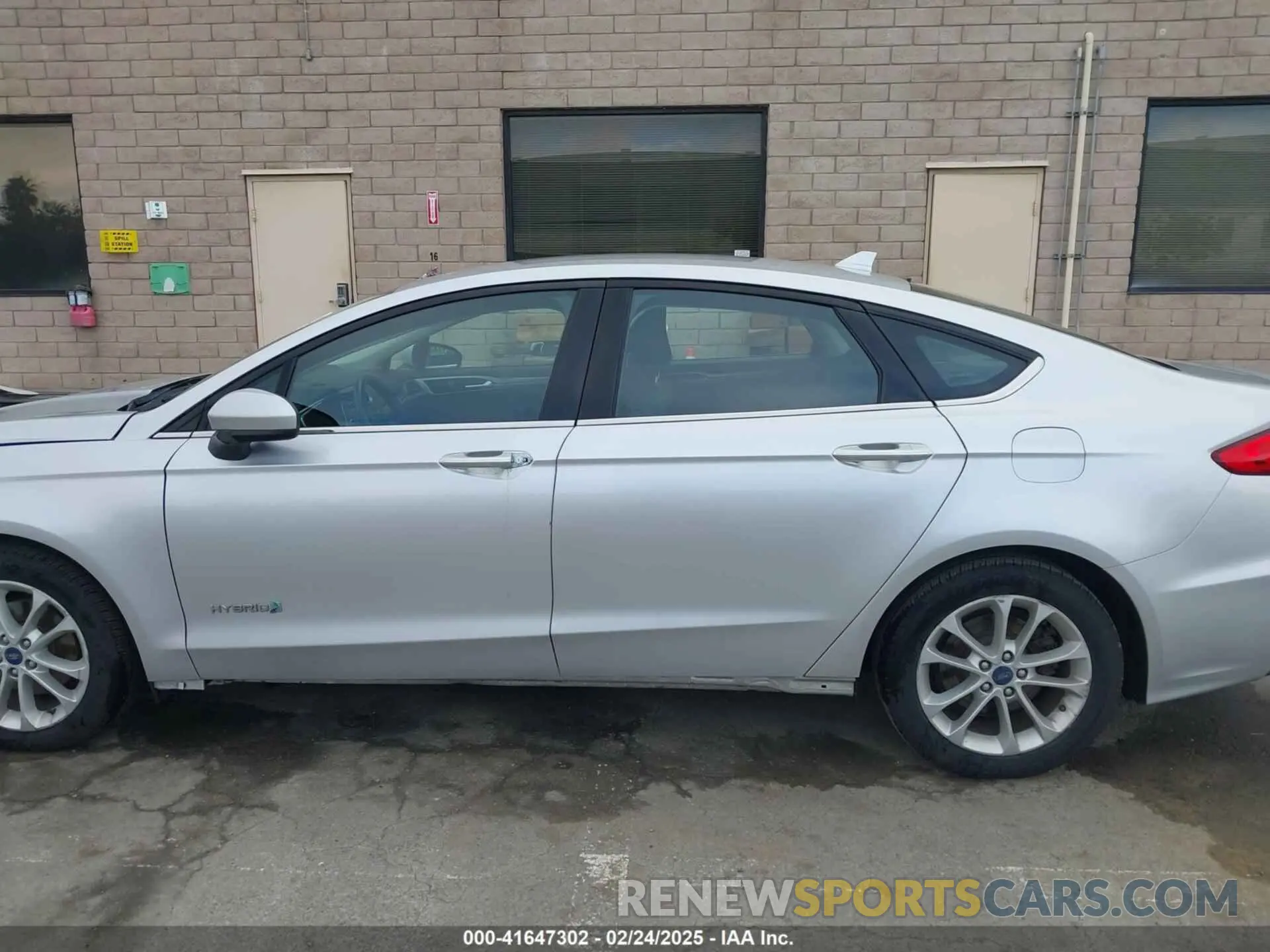 15 fotografías del automóvil dañado 3FA6P0LU2KR200083 FORD FUSION HYBRID 2019