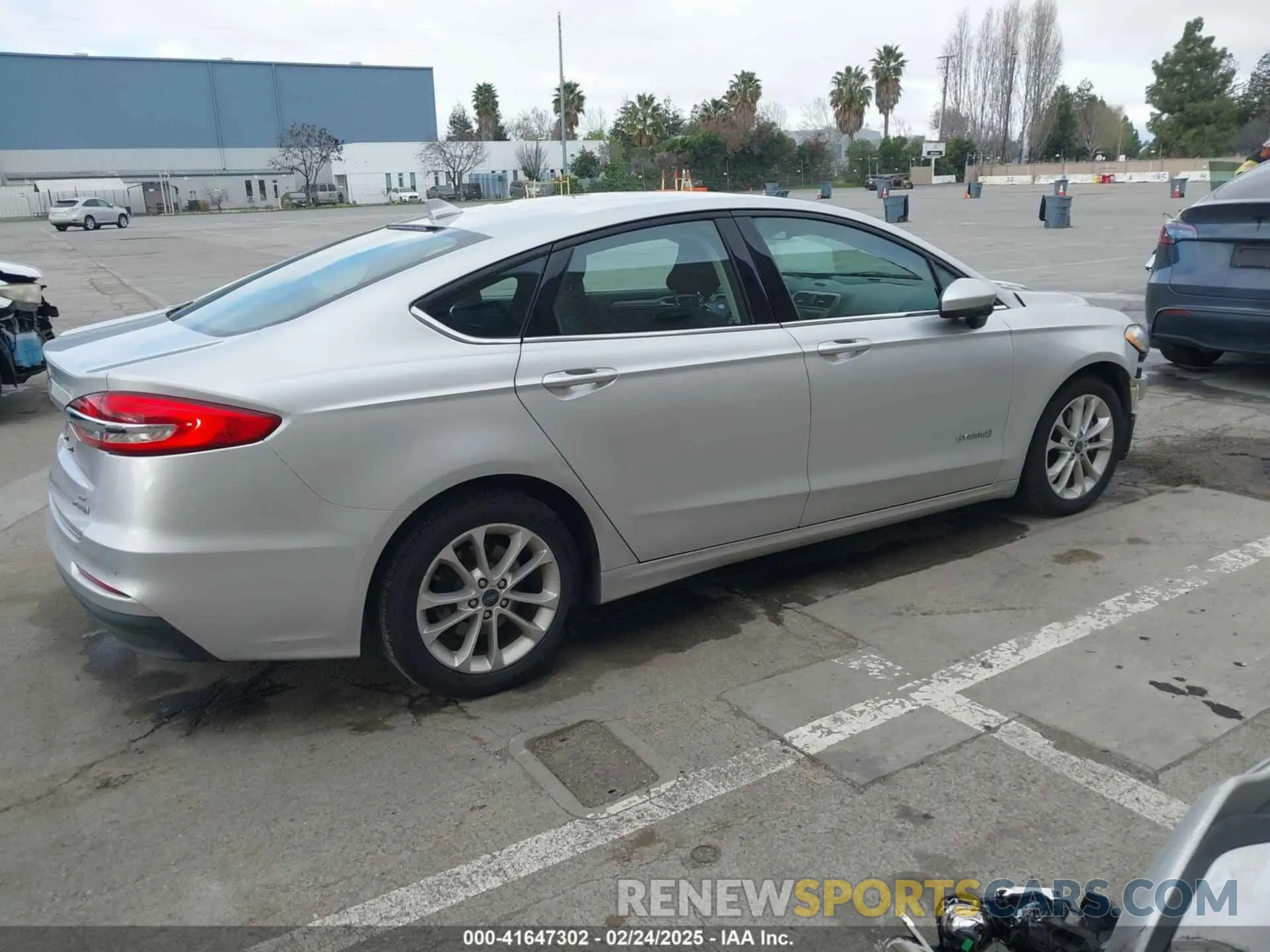 4 fotografías del automóvil dañado 3FA6P0LU2KR200083 FORD FUSION HYBRID 2019