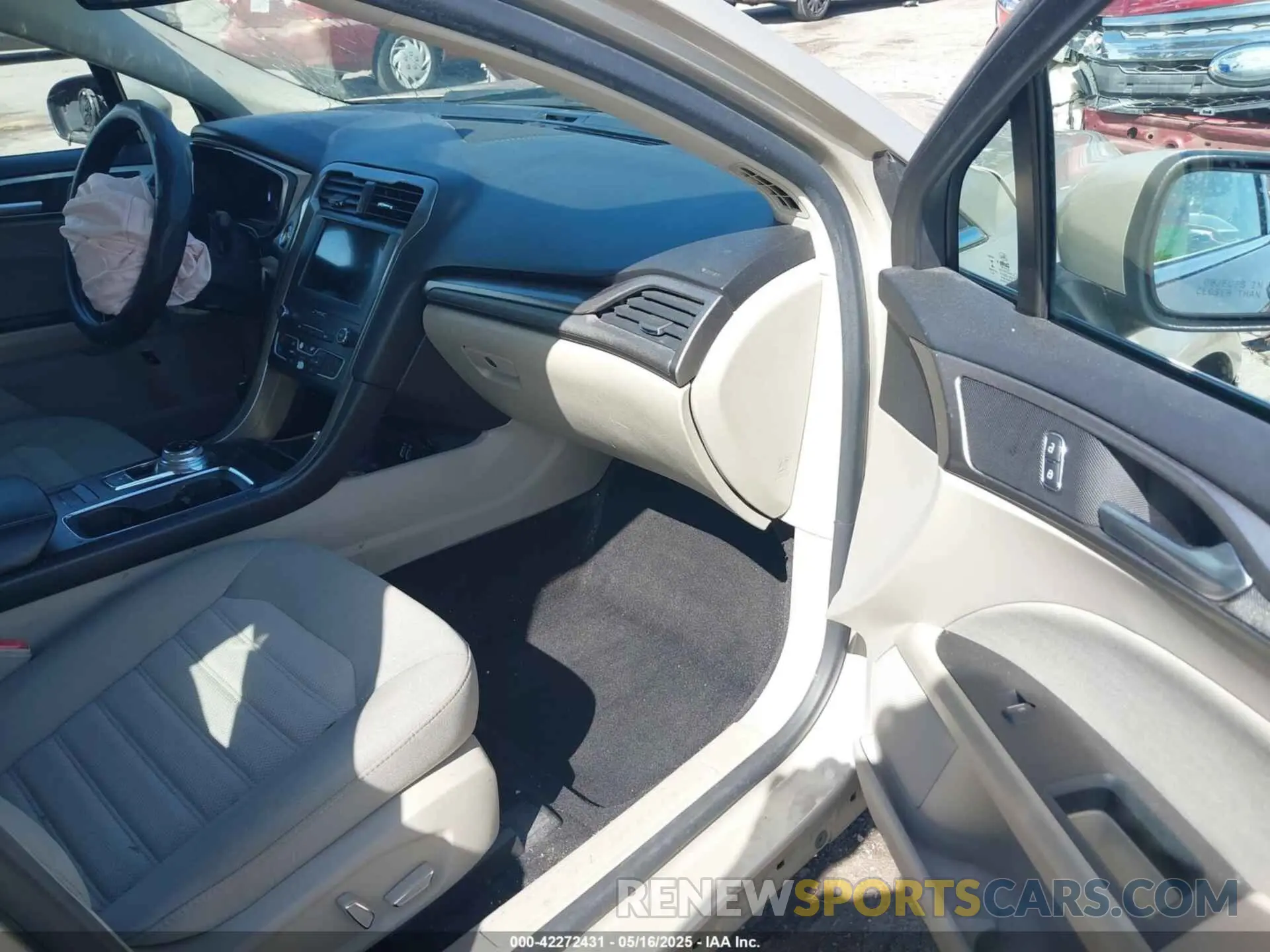 5 fotografías del automóvil dañado 3FA6P0LU2KR206661 FORD FUSION HYBRID 2019