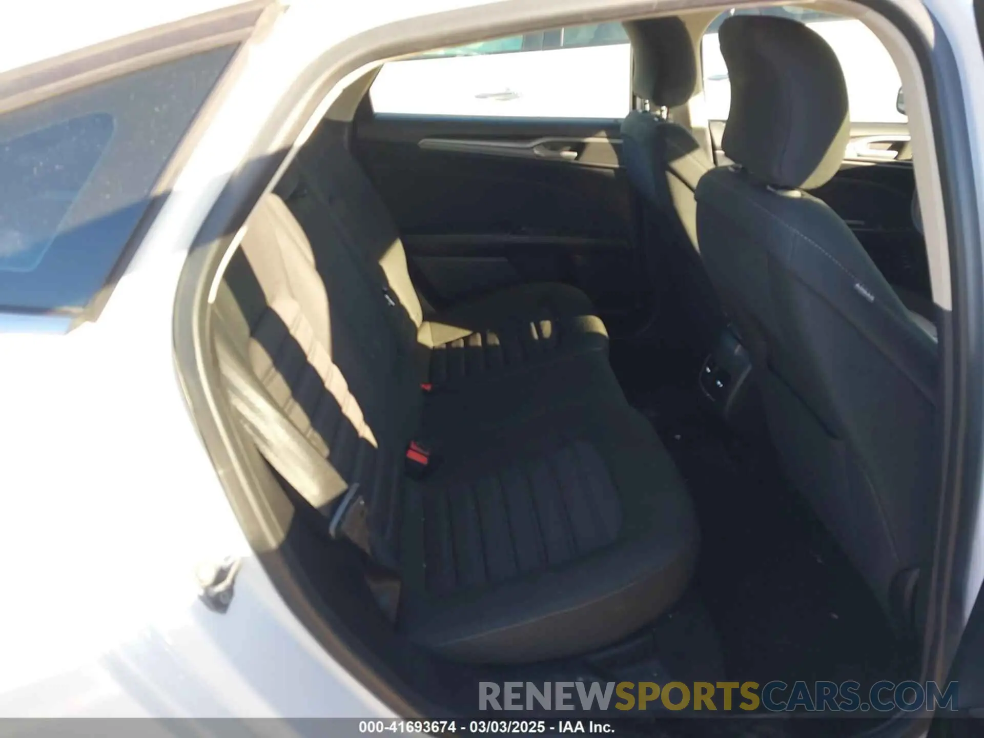 8 fotografías del automóvil dañado 3FA6P0LU2KR222584 FORD FUSION HYBRID 2019