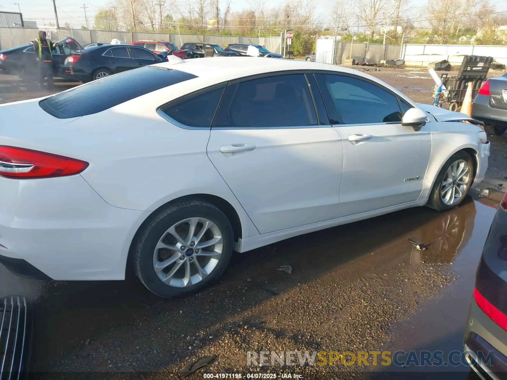 14 fotografías del automóvil dañado 3FA6P0LU3KR106021 FORD FUSION HYBRID 2019