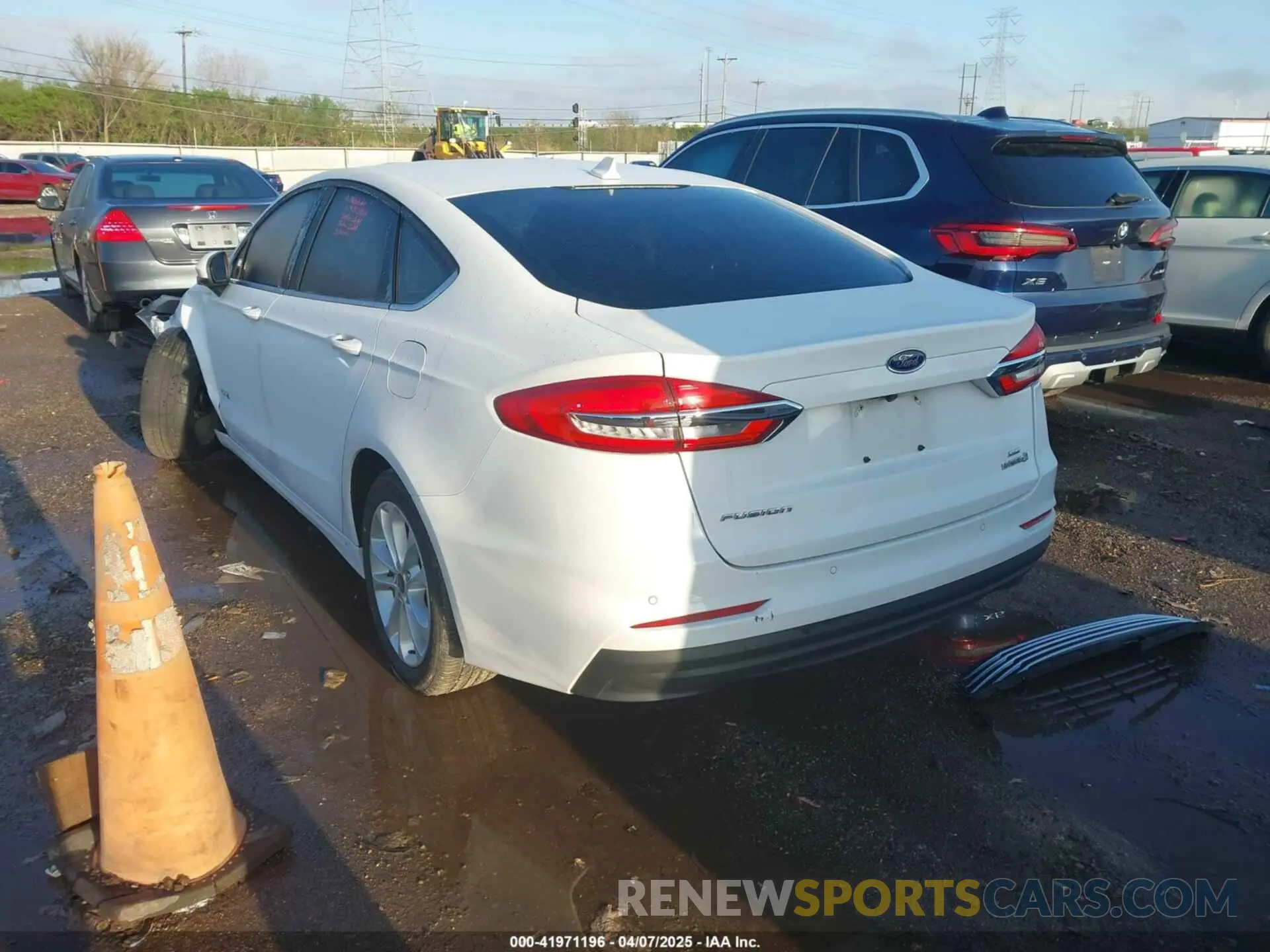 3 fotografías del automóvil dañado 3FA6P0LU3KR106021 FORD FUSION HYBRID 2019