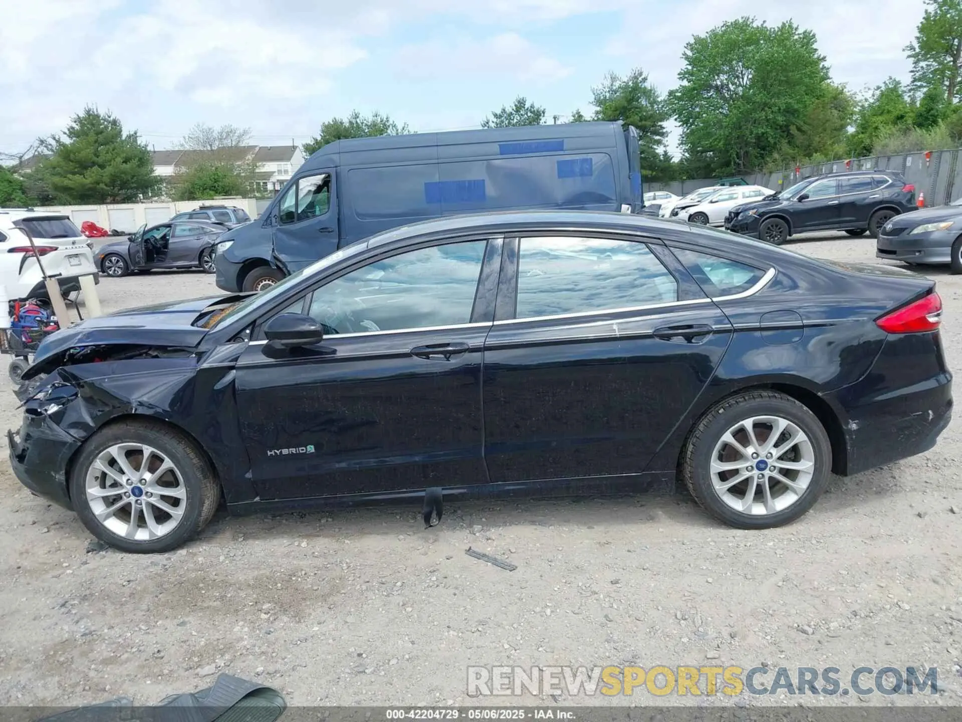 14 fotografías del automóvil dañado 3FA6P0LU3KR117794 FORD FUSION HYBRID 2019