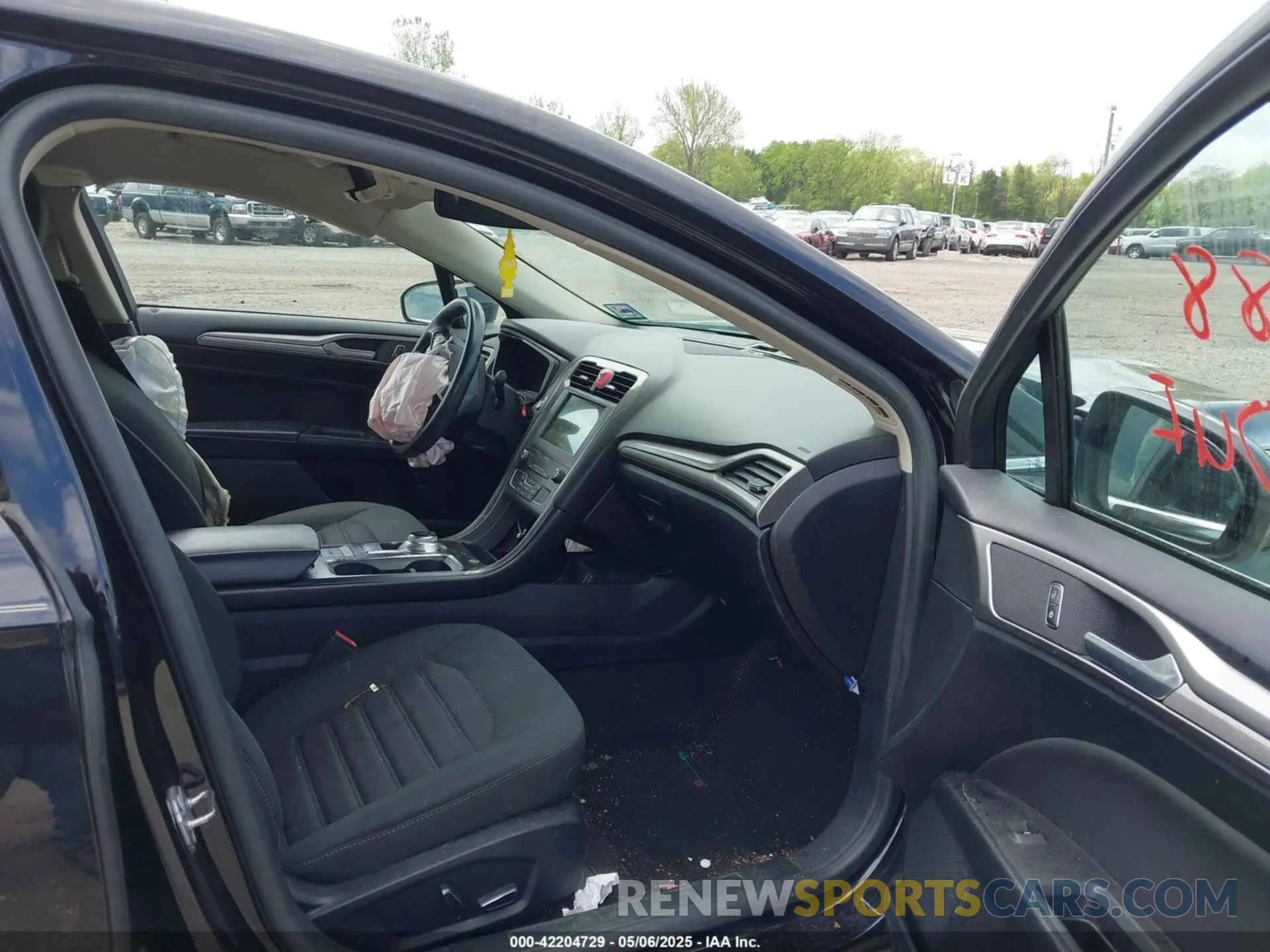 5 fotografías del automóvil dañado 3FA6P0LU3KR117794 FORD FUSION HYBRID 2019