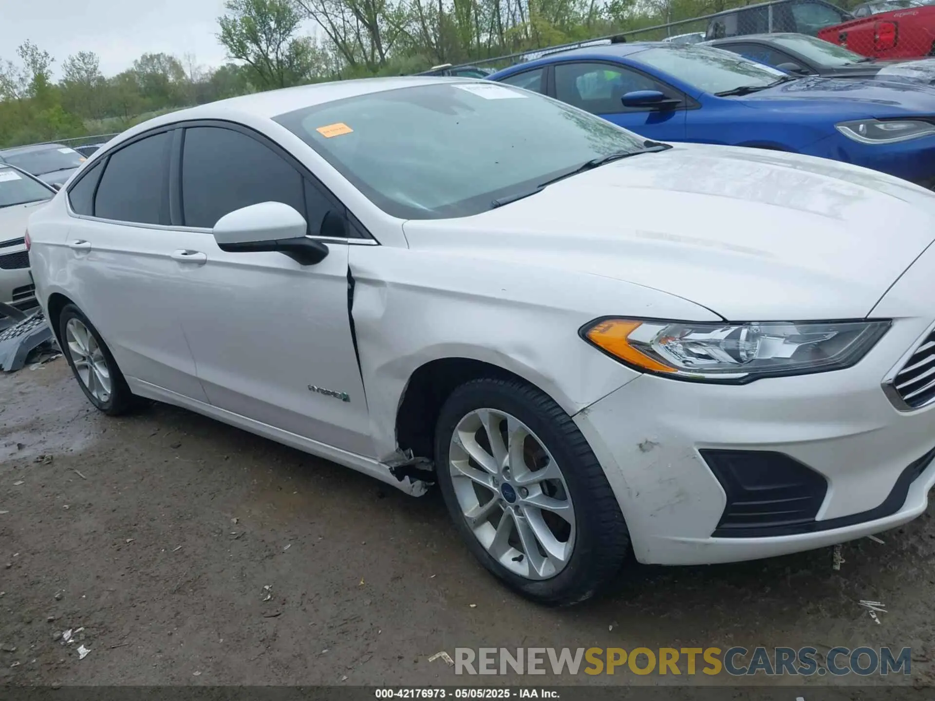13 fotografías del automóvil dañado 3FA6P0LU3KR193077 FORD FUSION HYBRID 2019