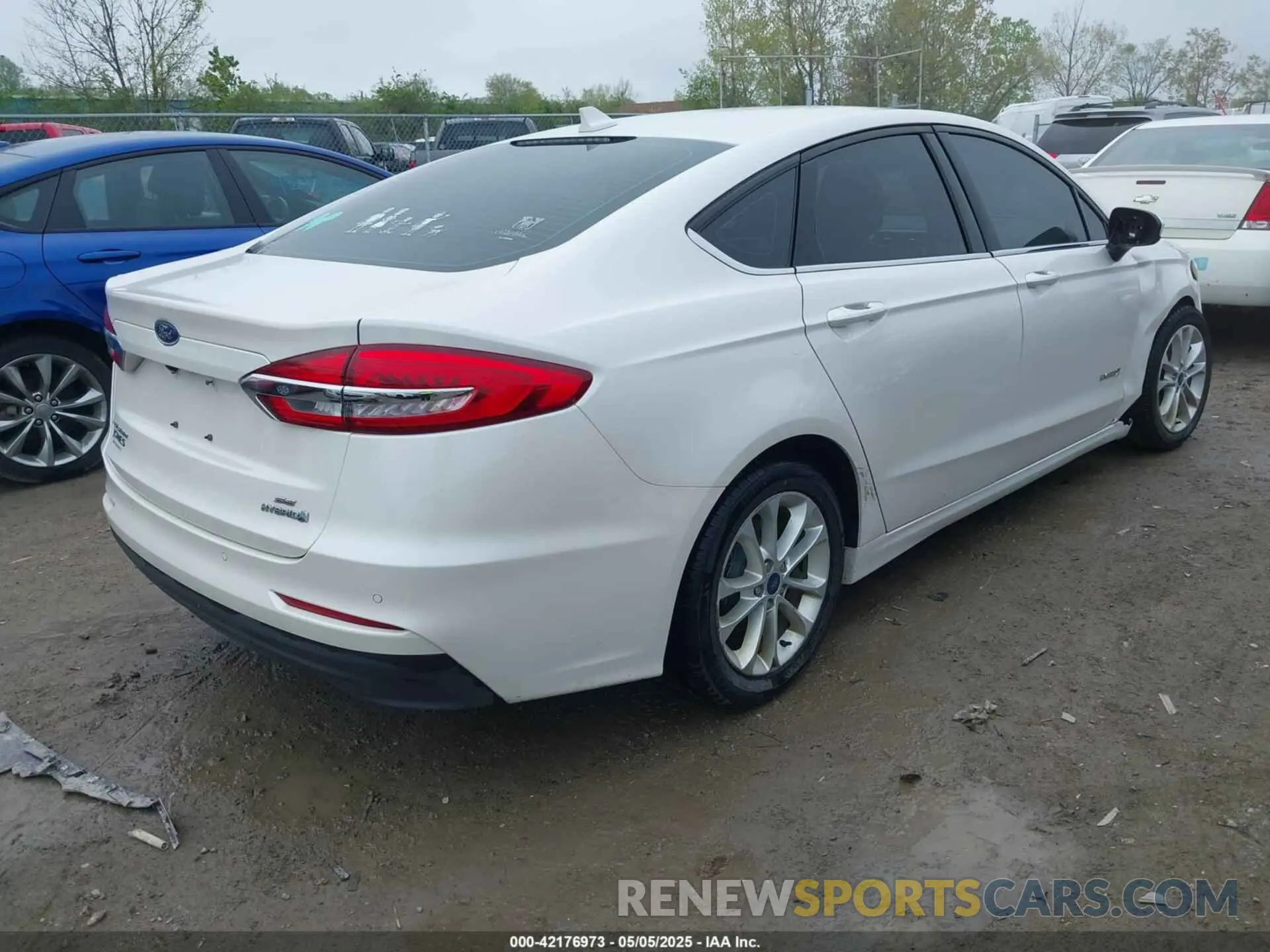4 fotografías del automóvil dañado 3FA6P0LU3KR193077 FORD FUSION HYBRID 2019