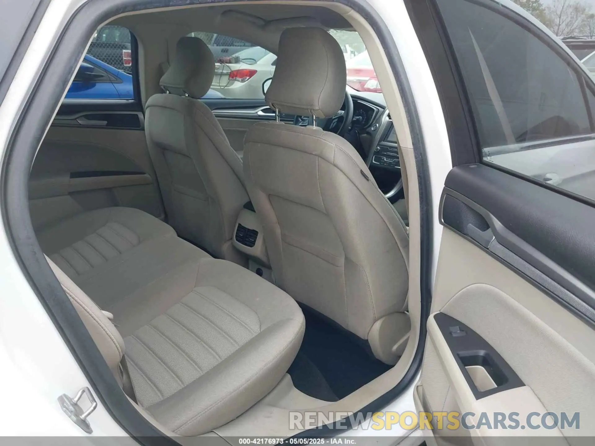 8 fotografías del automóvil dañado 3FA6P0LU3KR193077 FORD FUSION HYBRID 2019