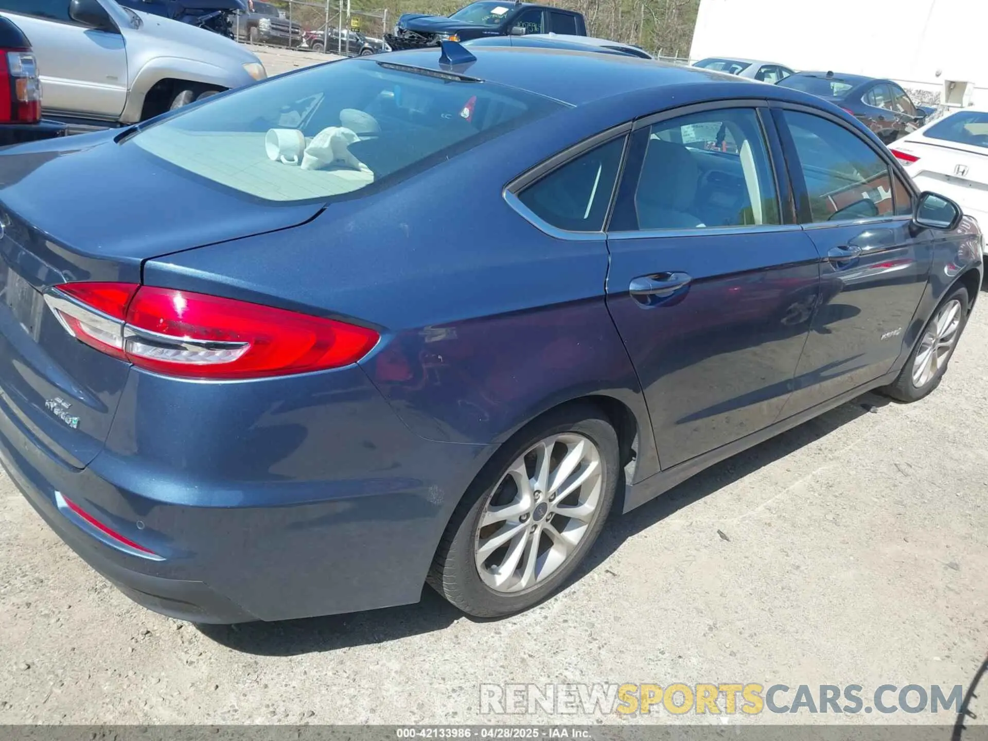 4 fotografías del automóvil dañado 3FA6P0LU3KR204076 FORD FUSION HYBRID 2019