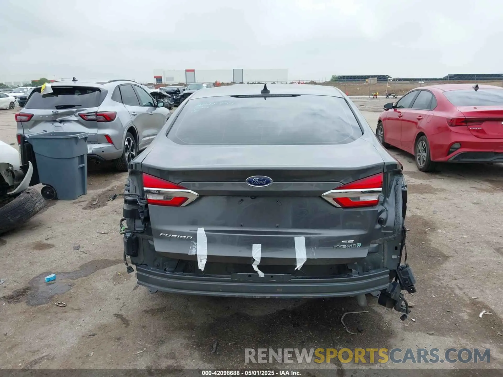 16 fotografías del automóvil dañado 3FA6P0LU3KR210122 FORD FUSION HYBRID 2019