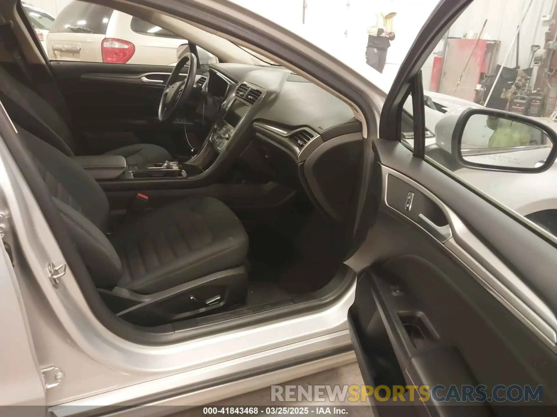 5 fotografías del automóvil dañado 3FA6P0LU3KR239121 FORD FUSION HYBRID 2019