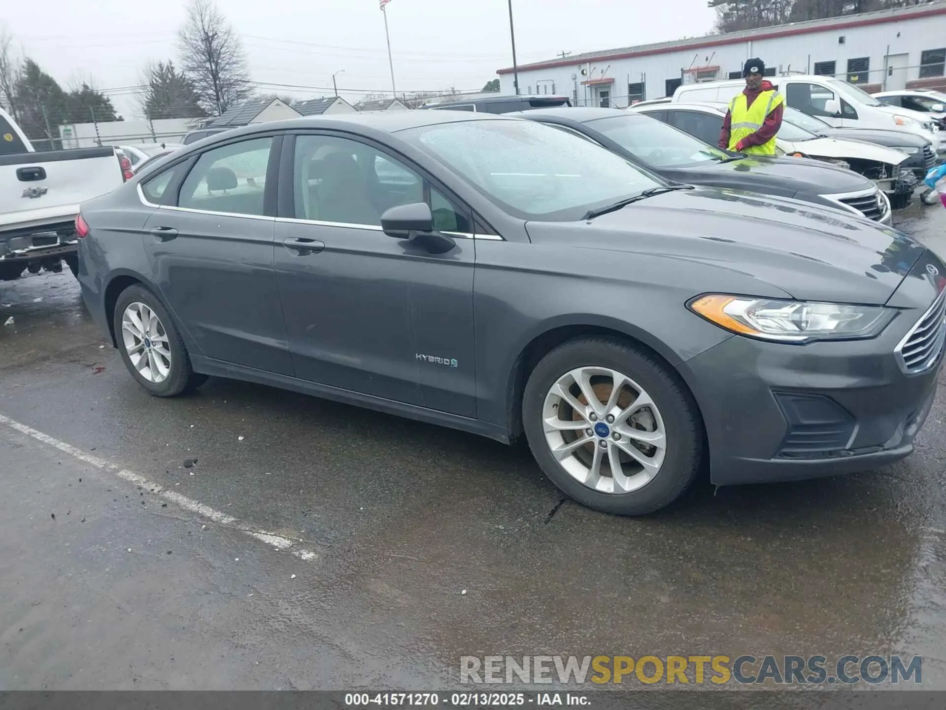 13 fotografías del automóvil dañado 3FA6P0LU4KR119909 FORD FUSION HYBRID 2019