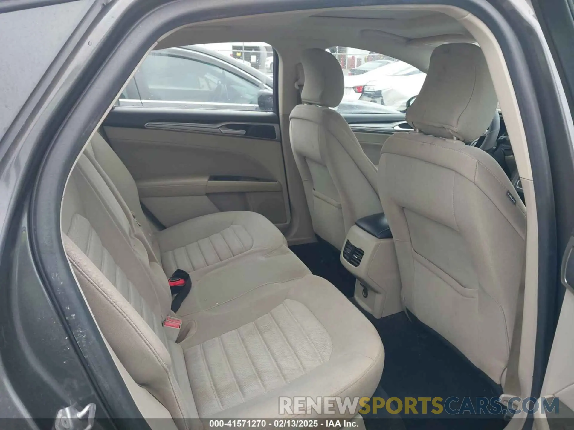 8 fotografías del automóvil dañado 3FA6P0LU4KR119909 FORD FUSION HYBRID 2019
