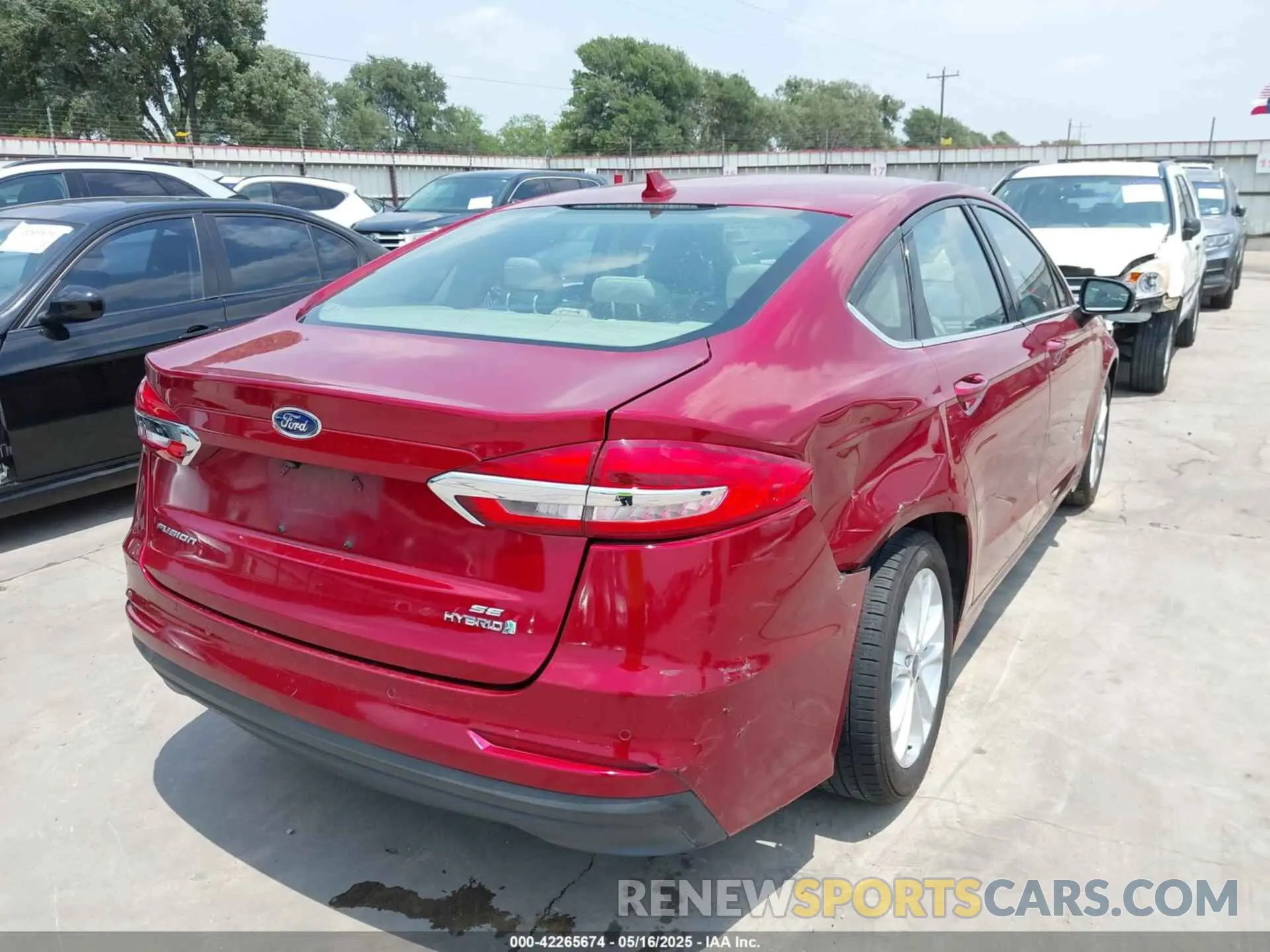 4 fotografías del automóvil dañado 3FA6P0LU4KR226457 FORD FUSION HYBRID 2019