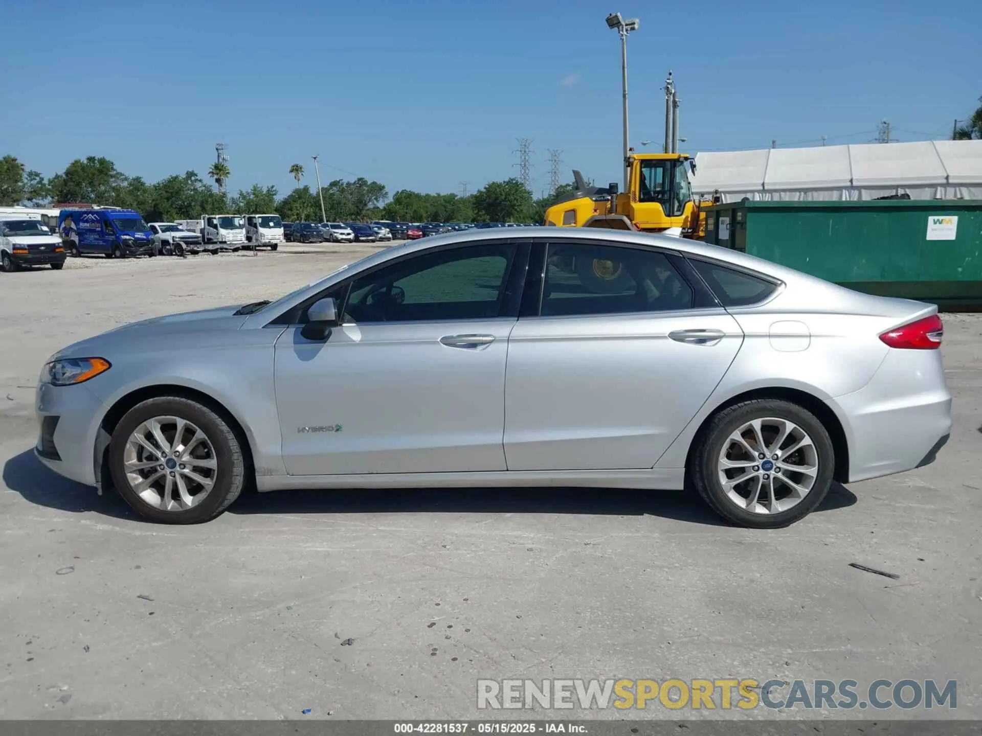 14 fotografías del automóvil dañado 3FA6P0LU4KR242576 FORD FUSION HYBRID 2019